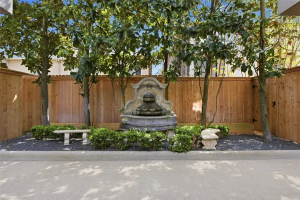 $419,000 | 4031 Bellefontaine, Unit 102, Houston, TX 77025