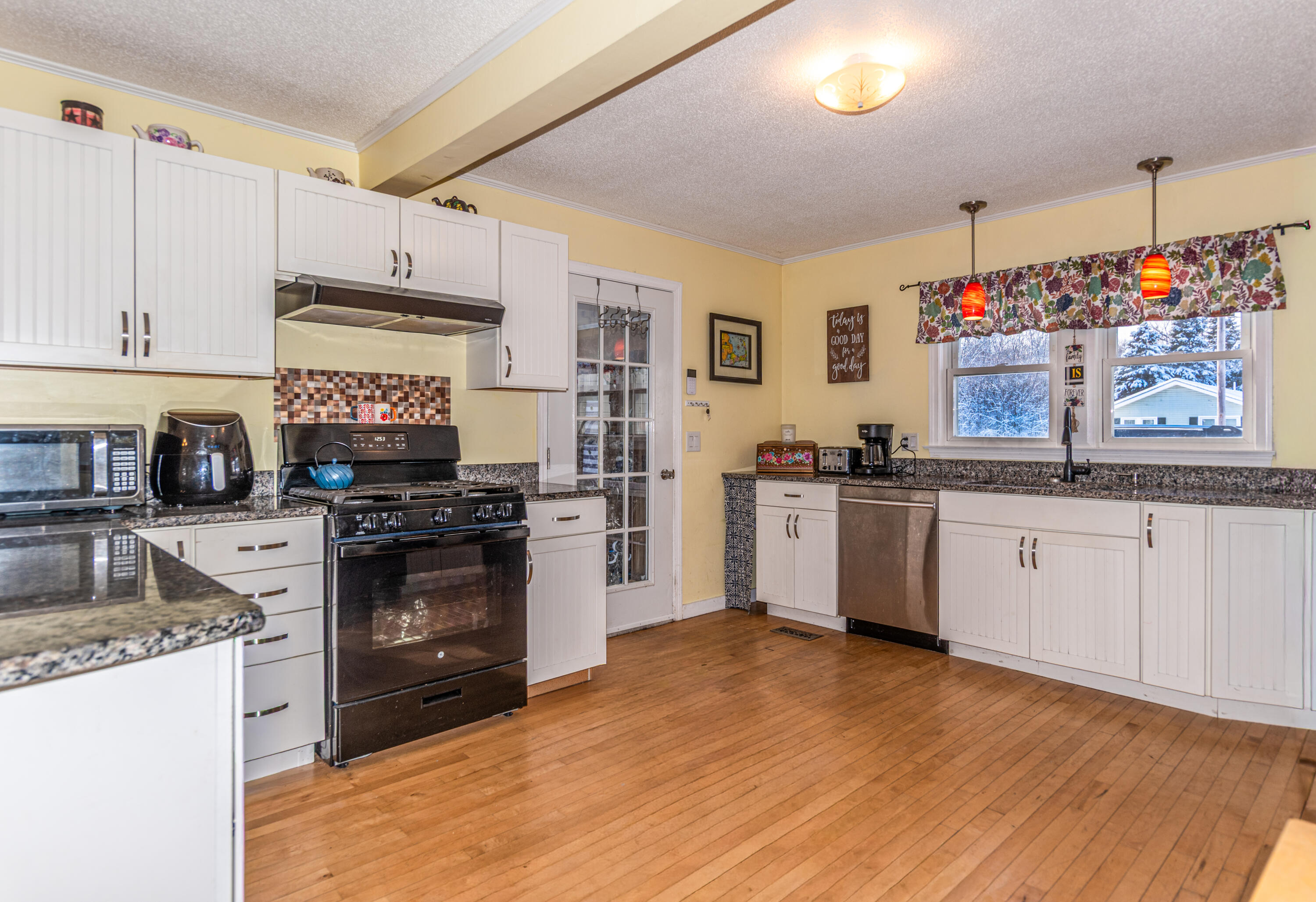 33 Elizabeth Street Presque Isle, ME 04769 - Photo 20 of 47 Kitchen