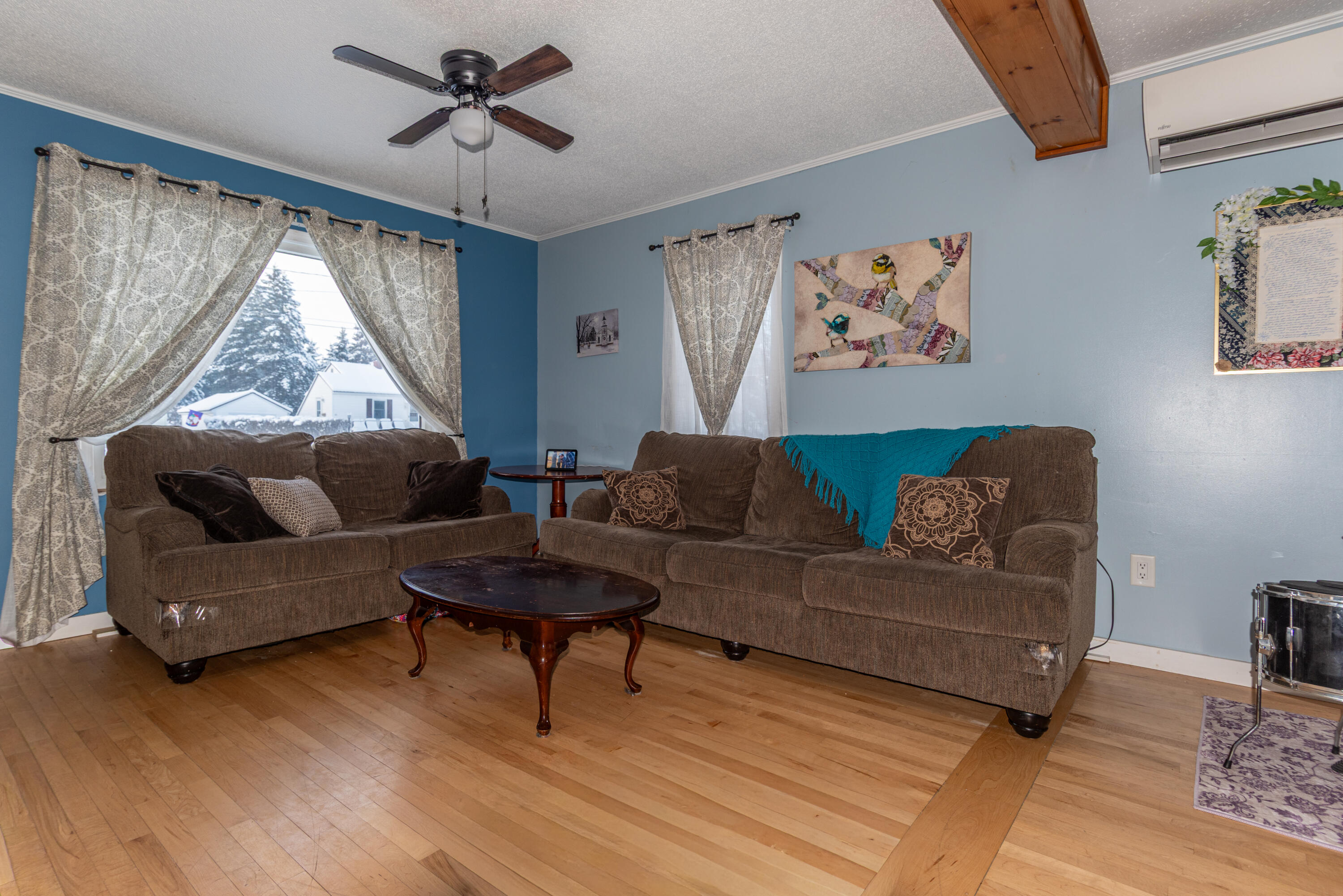 33 Elizabeth Street Presque Isle, ME 04769 - Photo 30 of 47 Living room