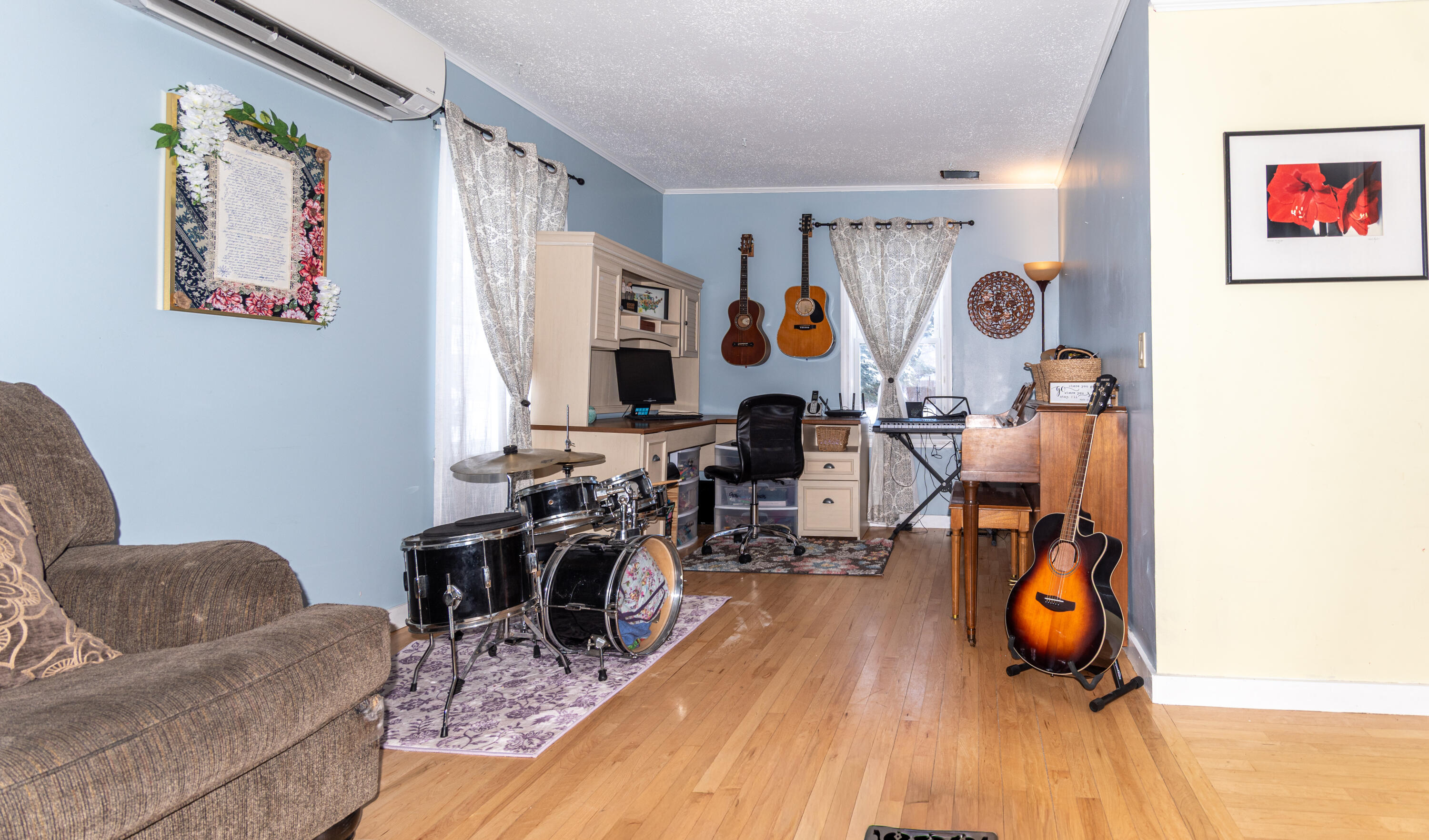 33 Elizabeth Street Presque Isle, ME 04769 - Photo 31 of 47 Living Room