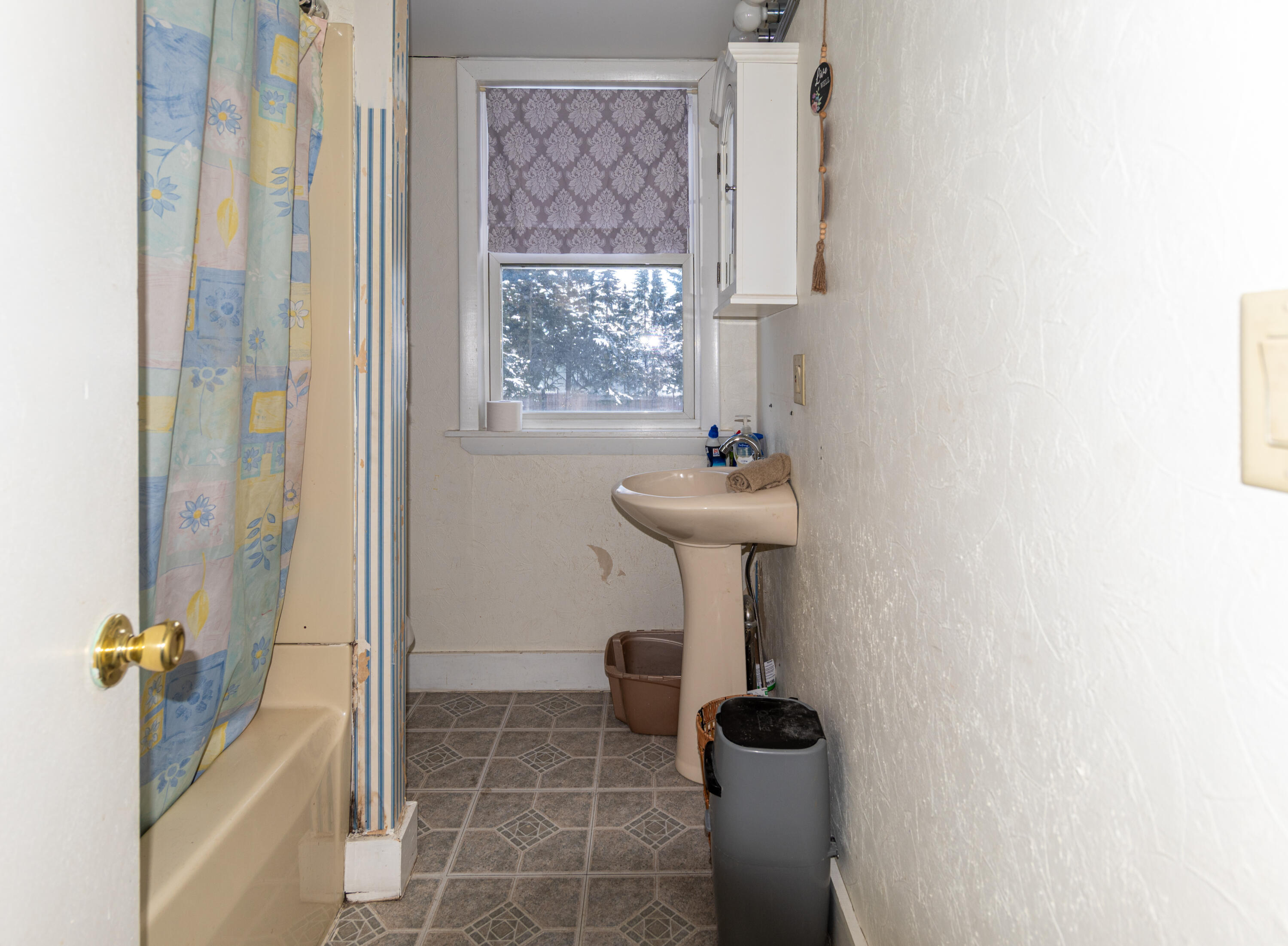 33 Elizabeth Street Presque Isle, ME 04769 - Photo 36 of 47 Second floor bath