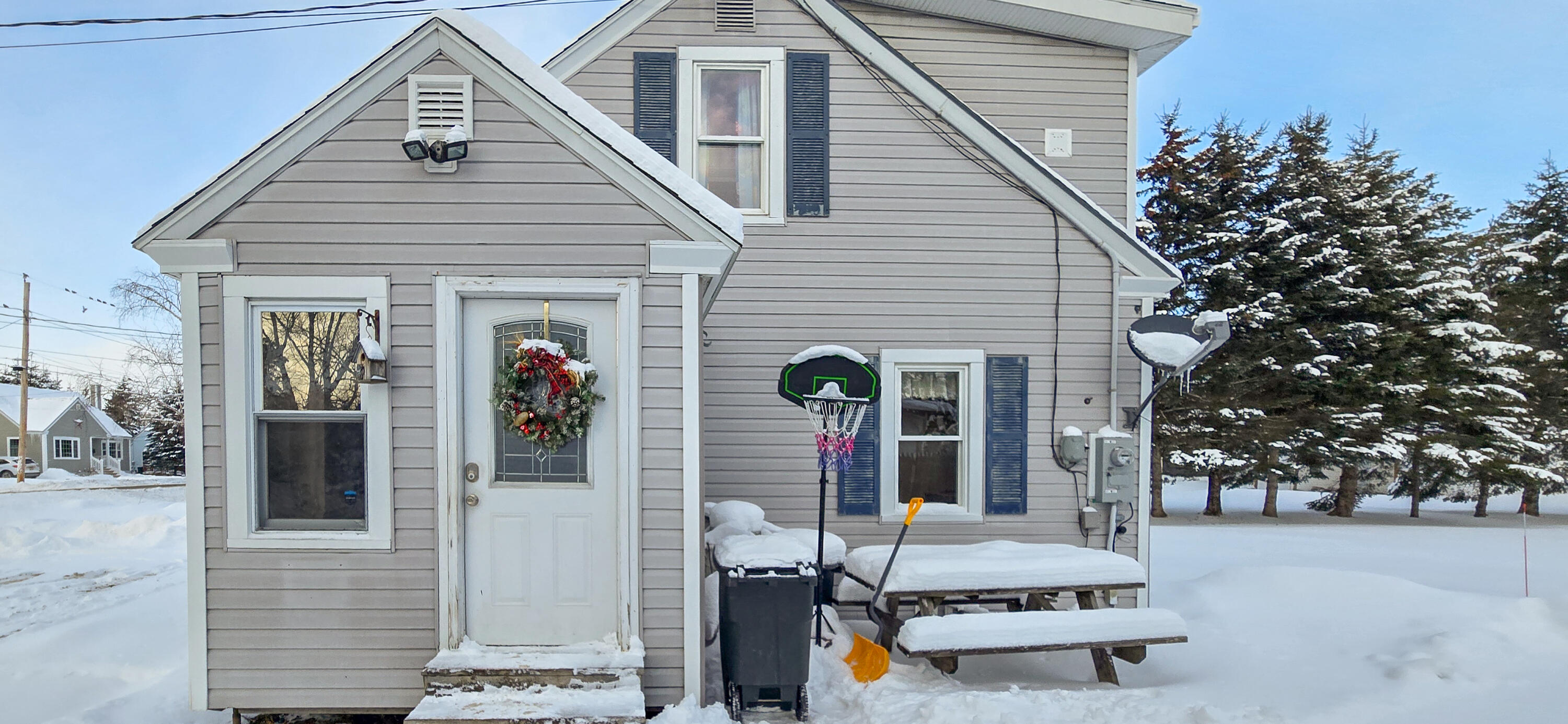 33 Elizabeth Street Presque Isle, ME 04769 - Photo 4 of 47 Mudroom Entrance