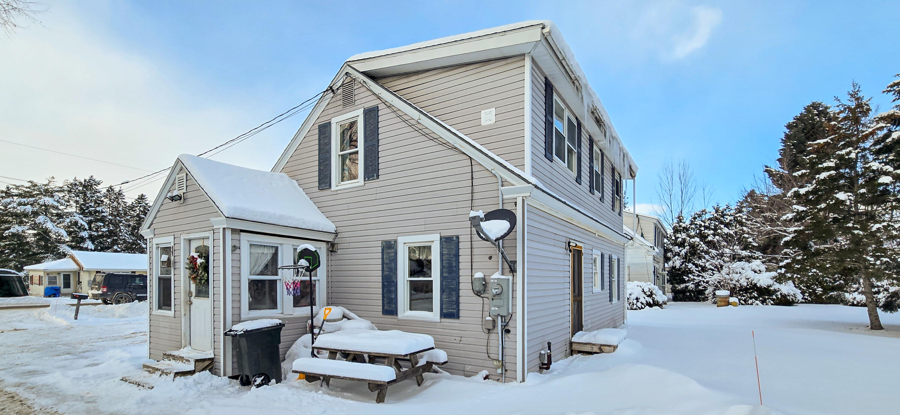 33 Elizabeth Street Presque Isle, ME 04769 - Photo 6 of 47 Front