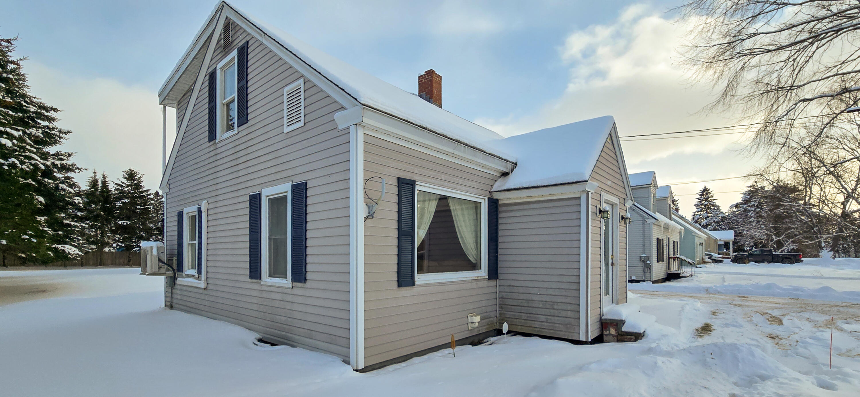 33 Elizabeth Street Presque Isle, ME 04769 - Photo 7 of 47 Front