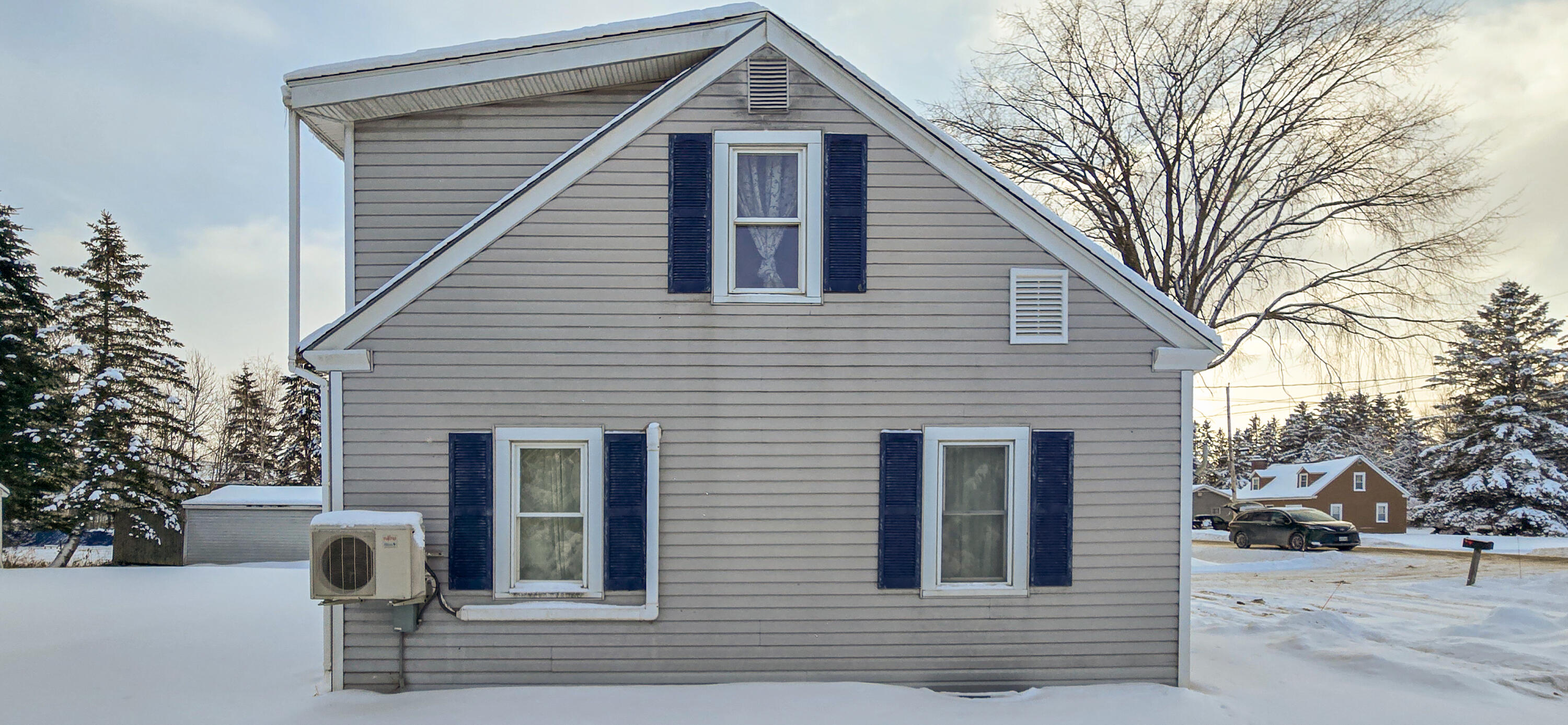 33 Elizabeth Street Presque Isle, ME 04769 - Photo 8 of 47 Side