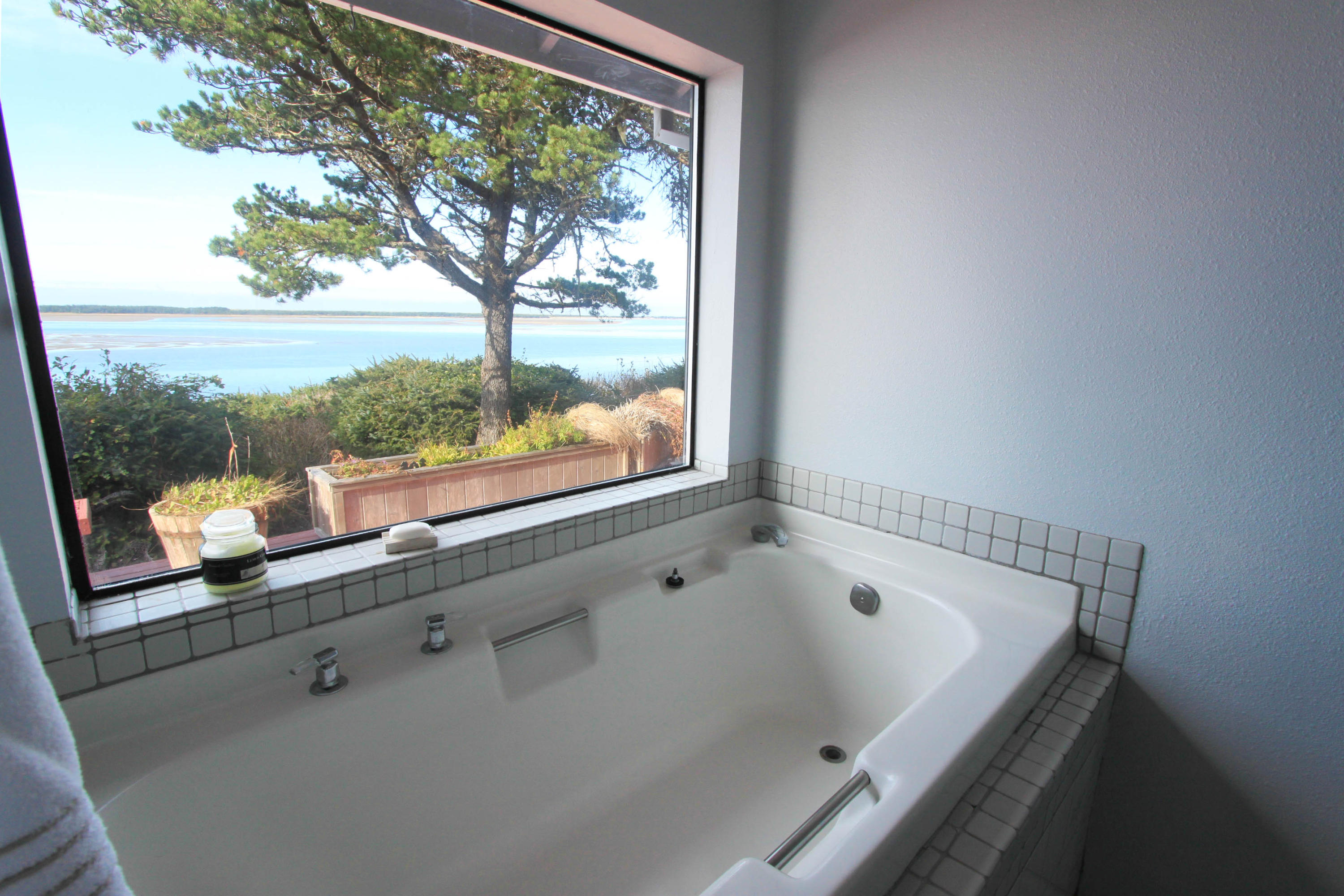 3305 Netarts Bay Road Tillamook, OR 97141 - Photo 15 of 26 bayview tub