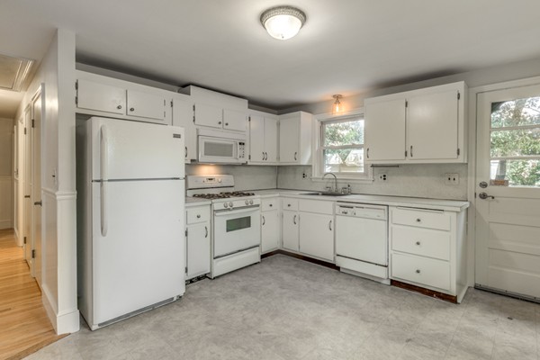 36 Ledge Hill Road Boston, MA 02132 - Photo 9 of 27 Gallery Image 9
