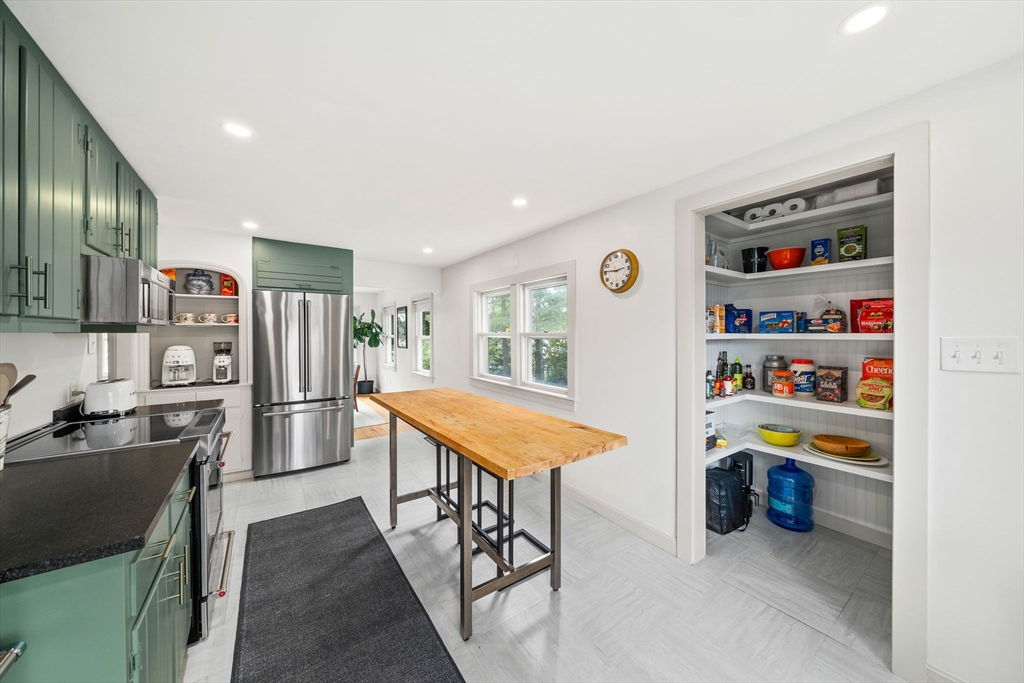 47 White Island Road Halifax, MA 02338 - Photo 5 of 25 Gallery Image 5