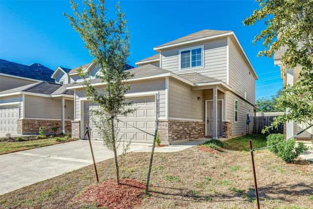a view of a house with a yard