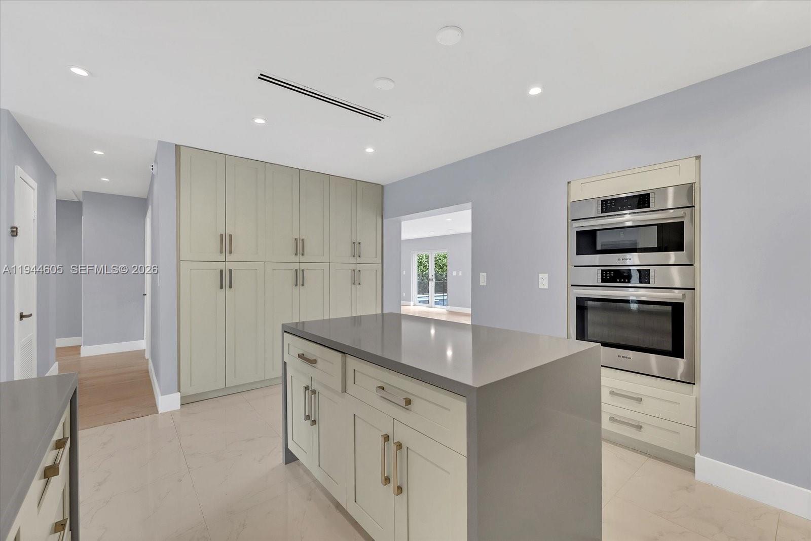 10330 Southwest 51st Street Miami, FL 33165 - Photo 11 of 40