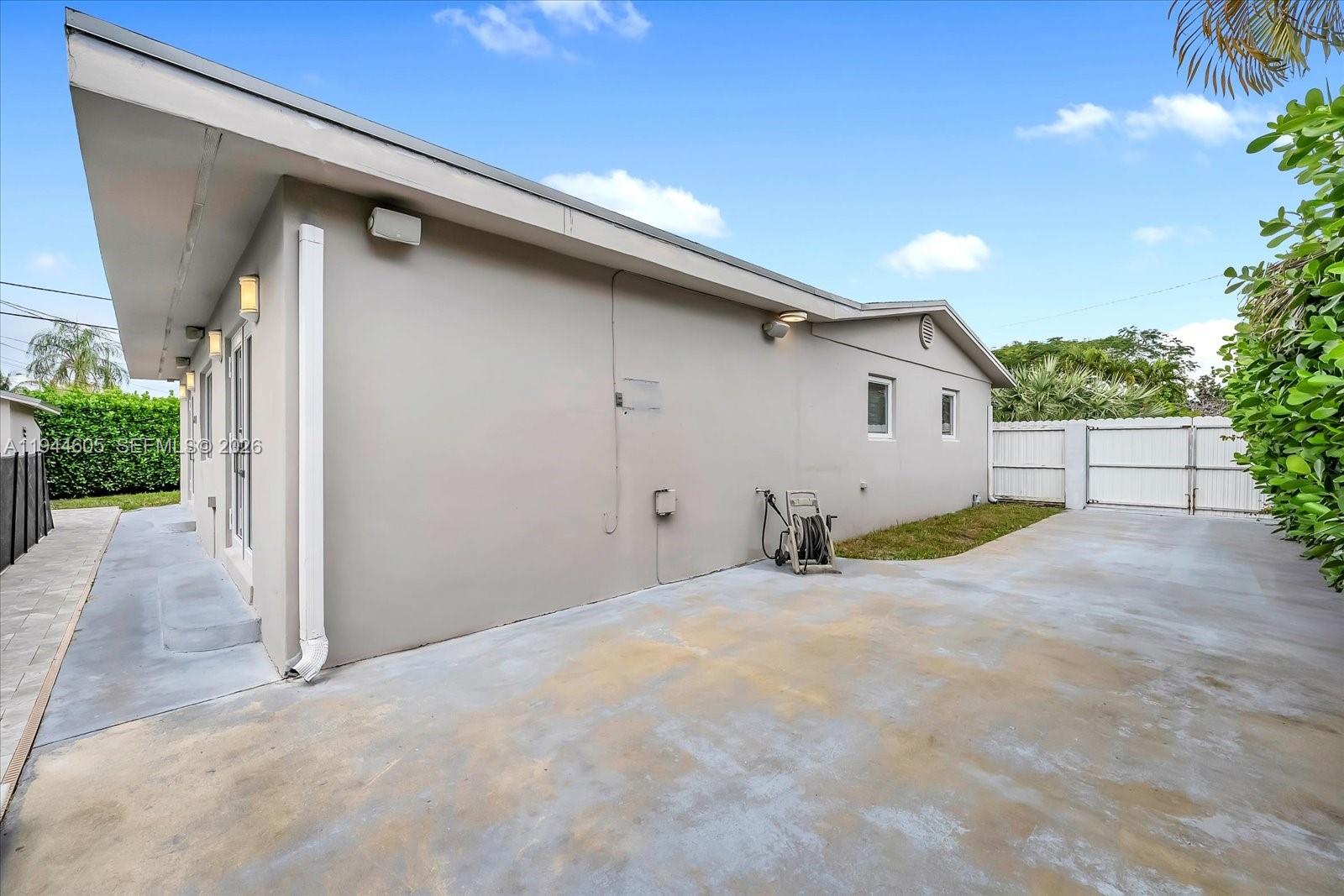 10330 Southwest 51st Street Miami, FL 33165 - Photo 29 of 40