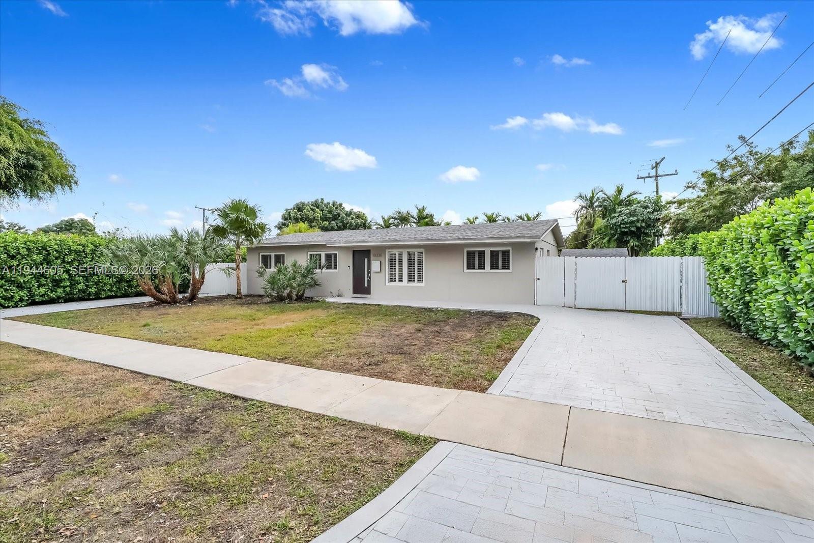 10330 Southwest 51st Street Miami, FL 33165 - Photo 4 of 40