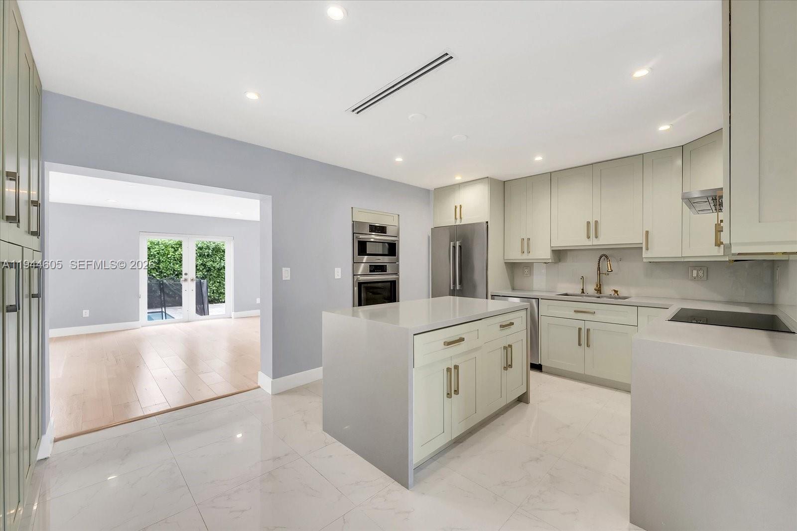 10330 Southwest 51st Street Miami, FL 33165 - Photo 9 of 40