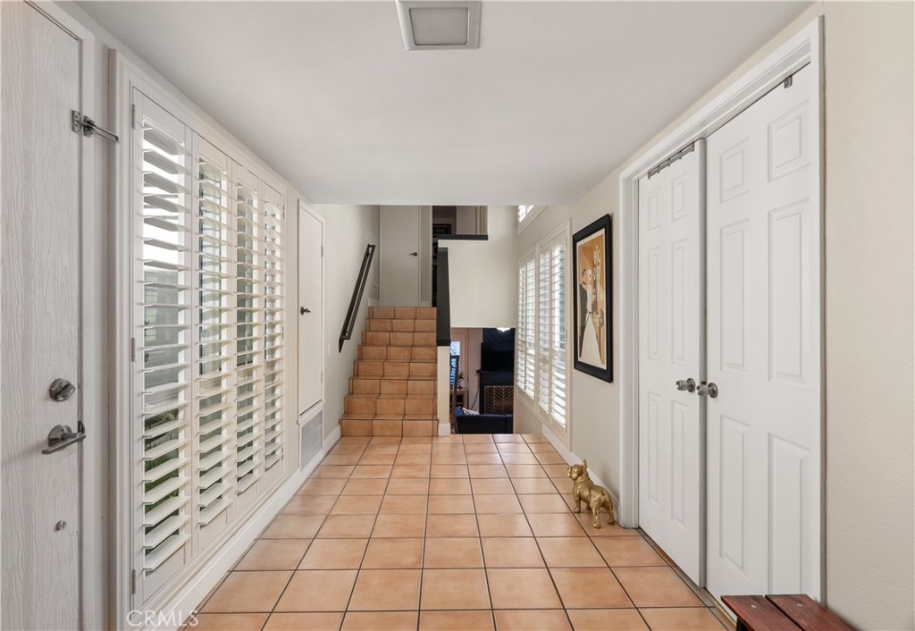 2752 Craig Circle Fullerton, CA 92835 - Photo 24 of 38 a hallway with windows