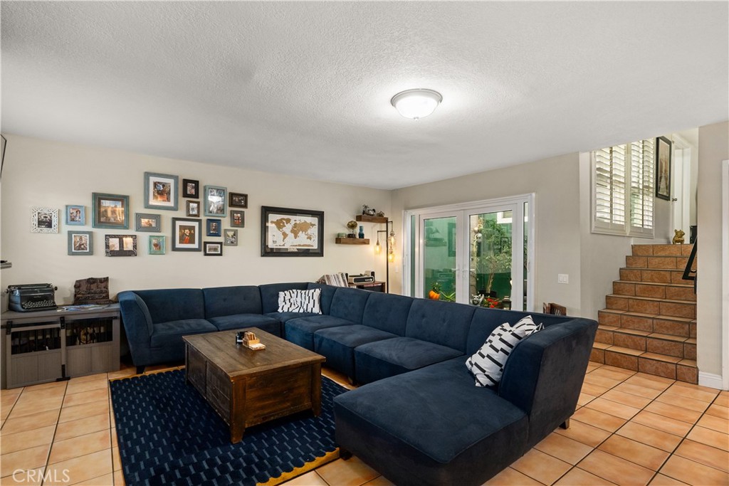 2752 Craig Circle Fullerton, CA 92835 - Photo 7 of 38 a living room with furniture and a window