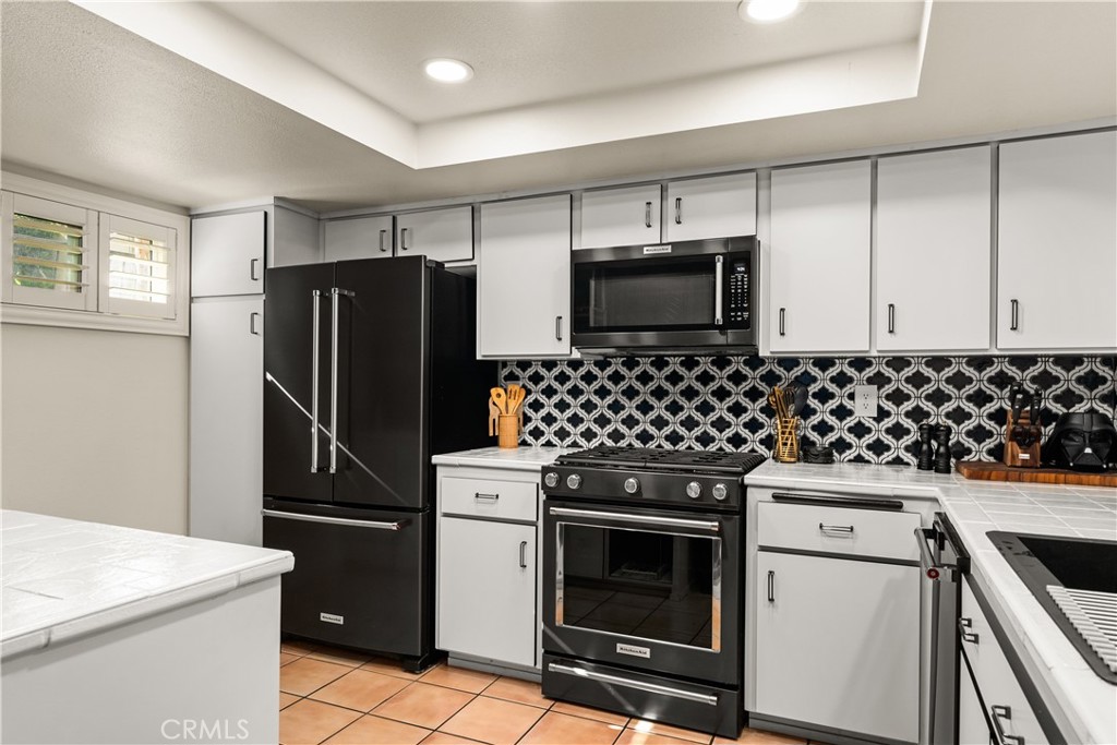 2752 Craig Circle Fullerton, CA 92835 - Photo 10 of 38 a kitchen with a sink stove and refrigerator