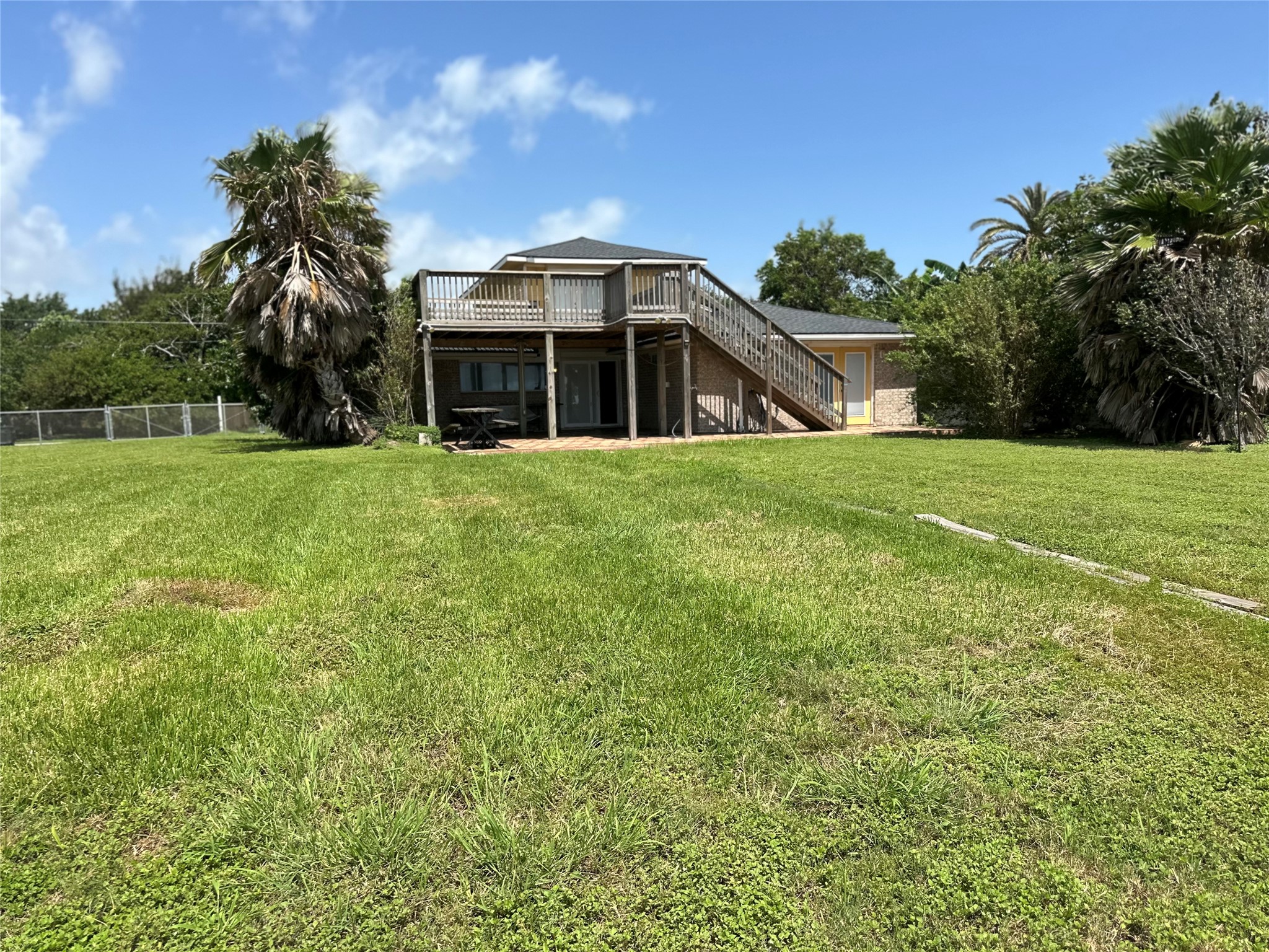 415 2nd Street San Leon, TX 77539 - Photo 5 of 19