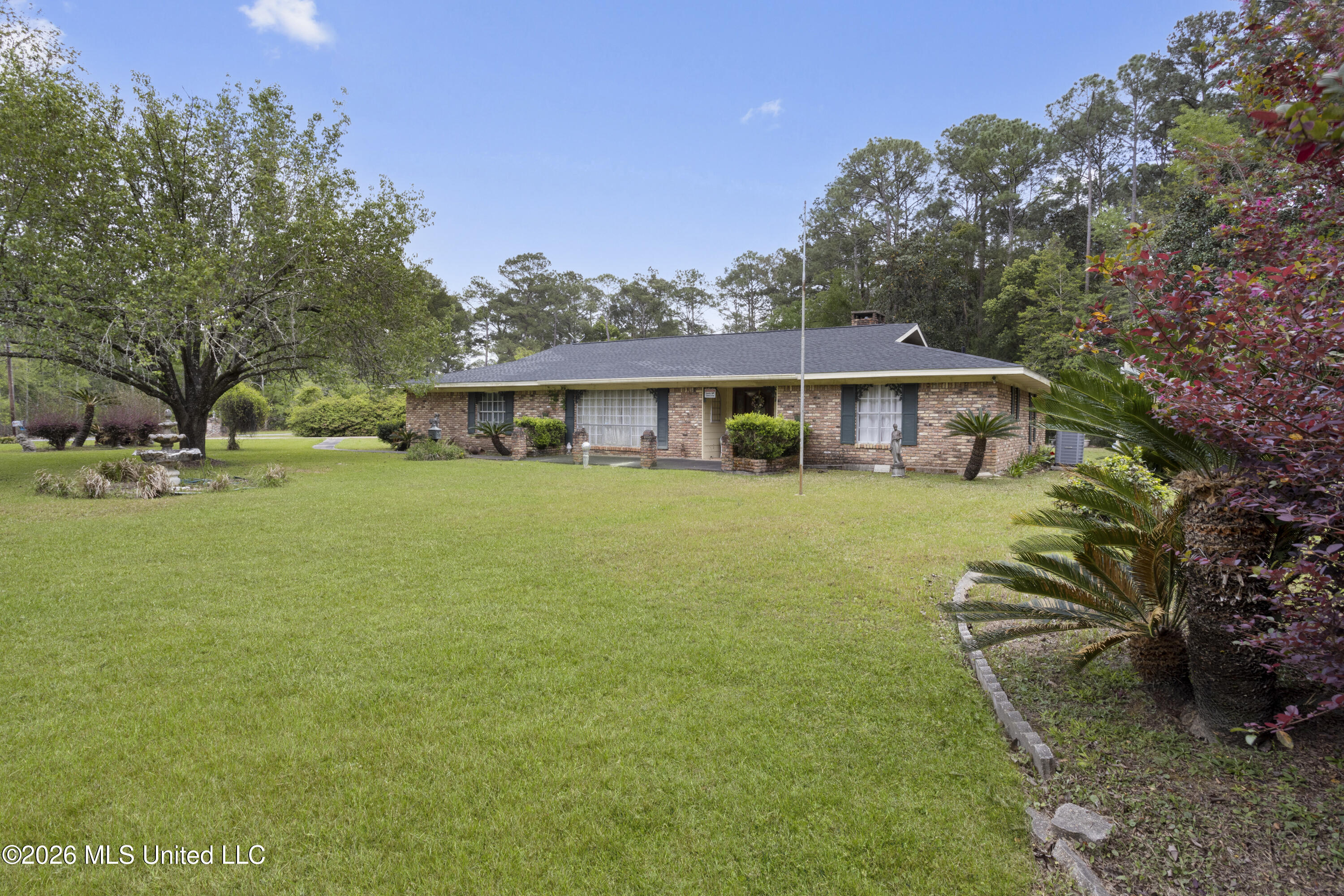 9121 Heather Lane Moss Point, MS 39562 - Photo 4 of 40 00004