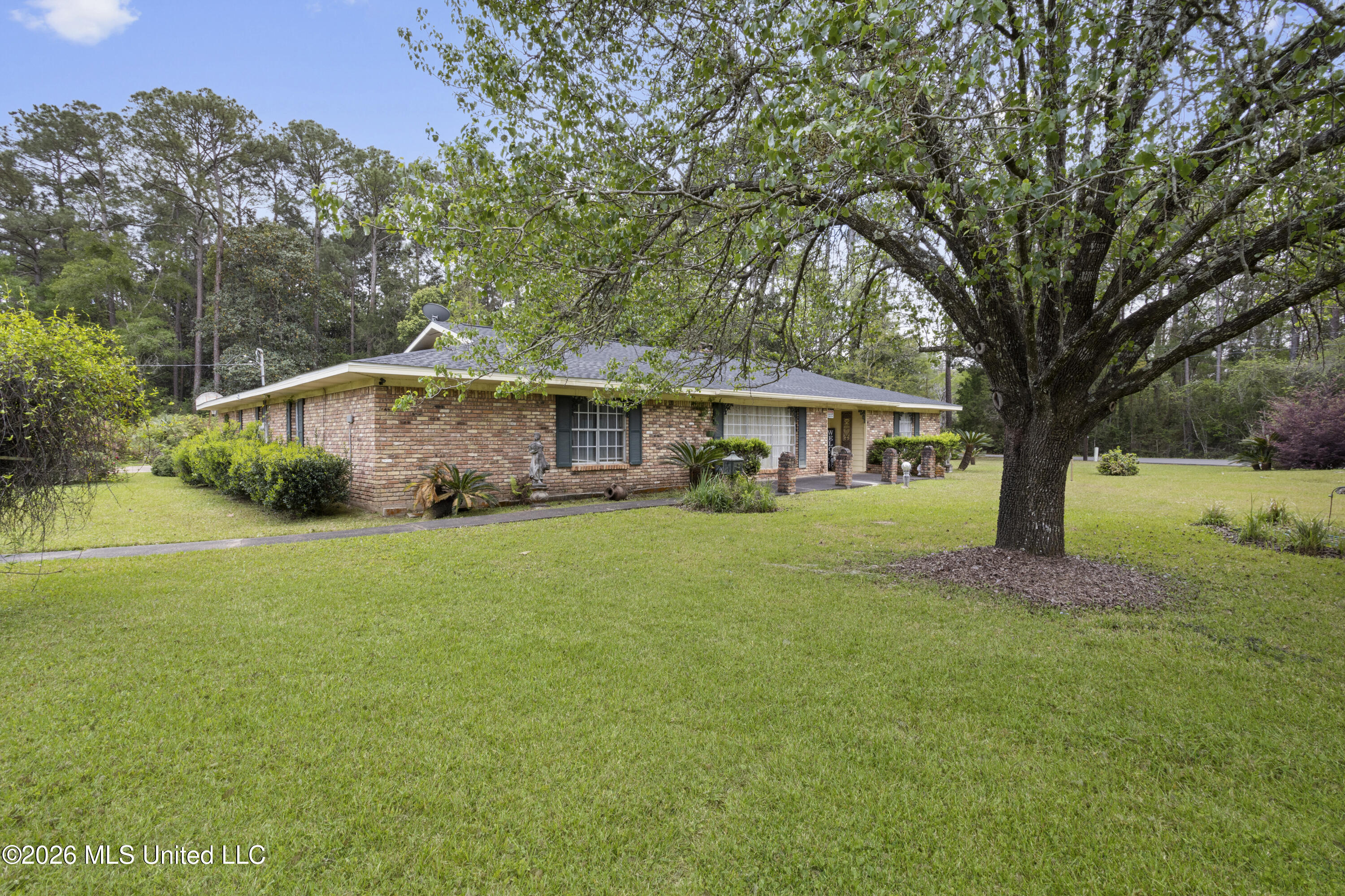 9121 Heather Lane Moss Point, MS 39562 - Photo 5 of 40 00005