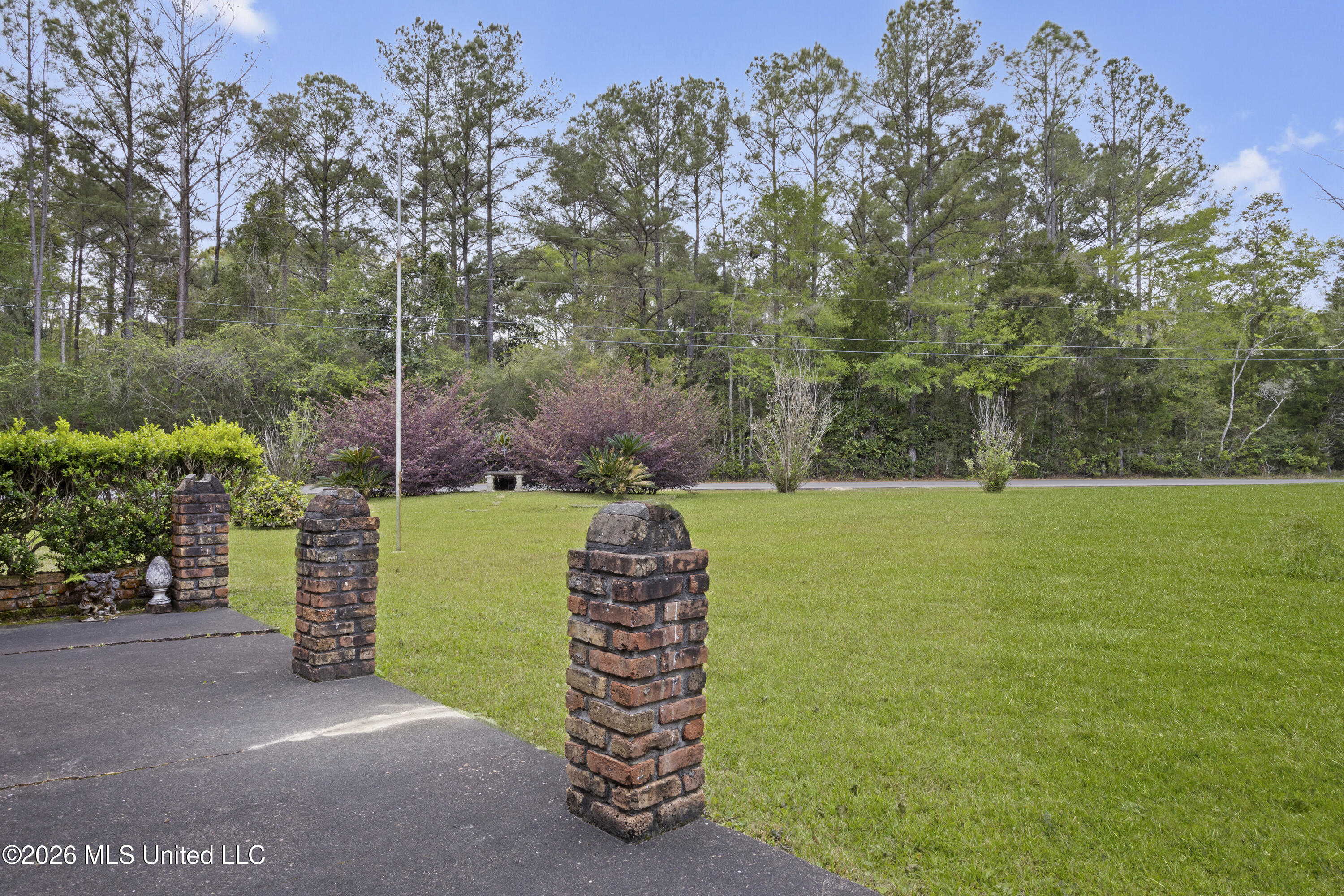 9121 Heather Lane Moss Point, MS 39562 - Photo 6 of 40 00006