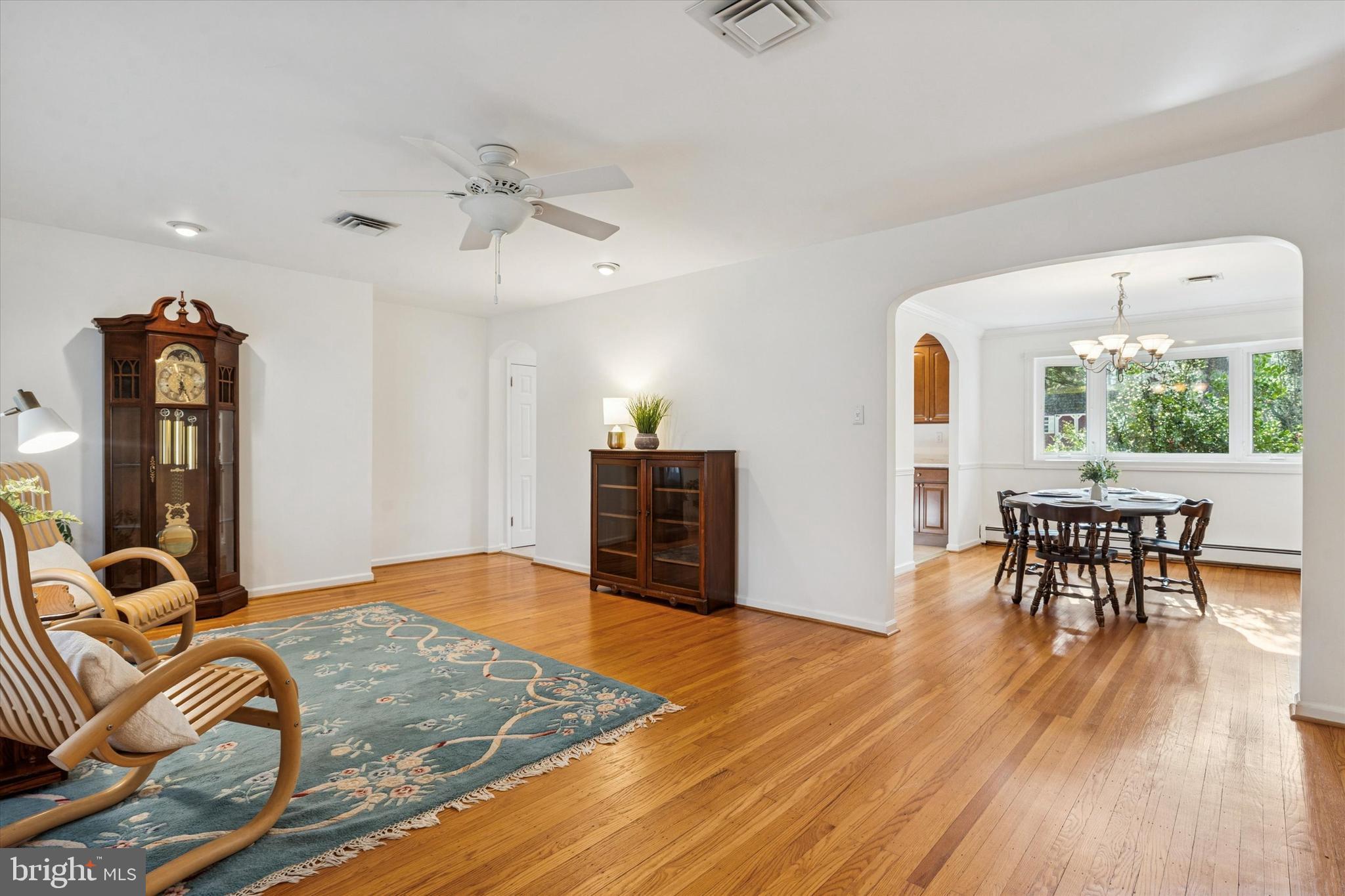 7 Dale Lane Wallingford, PA 19086 - Photo 3 of 46