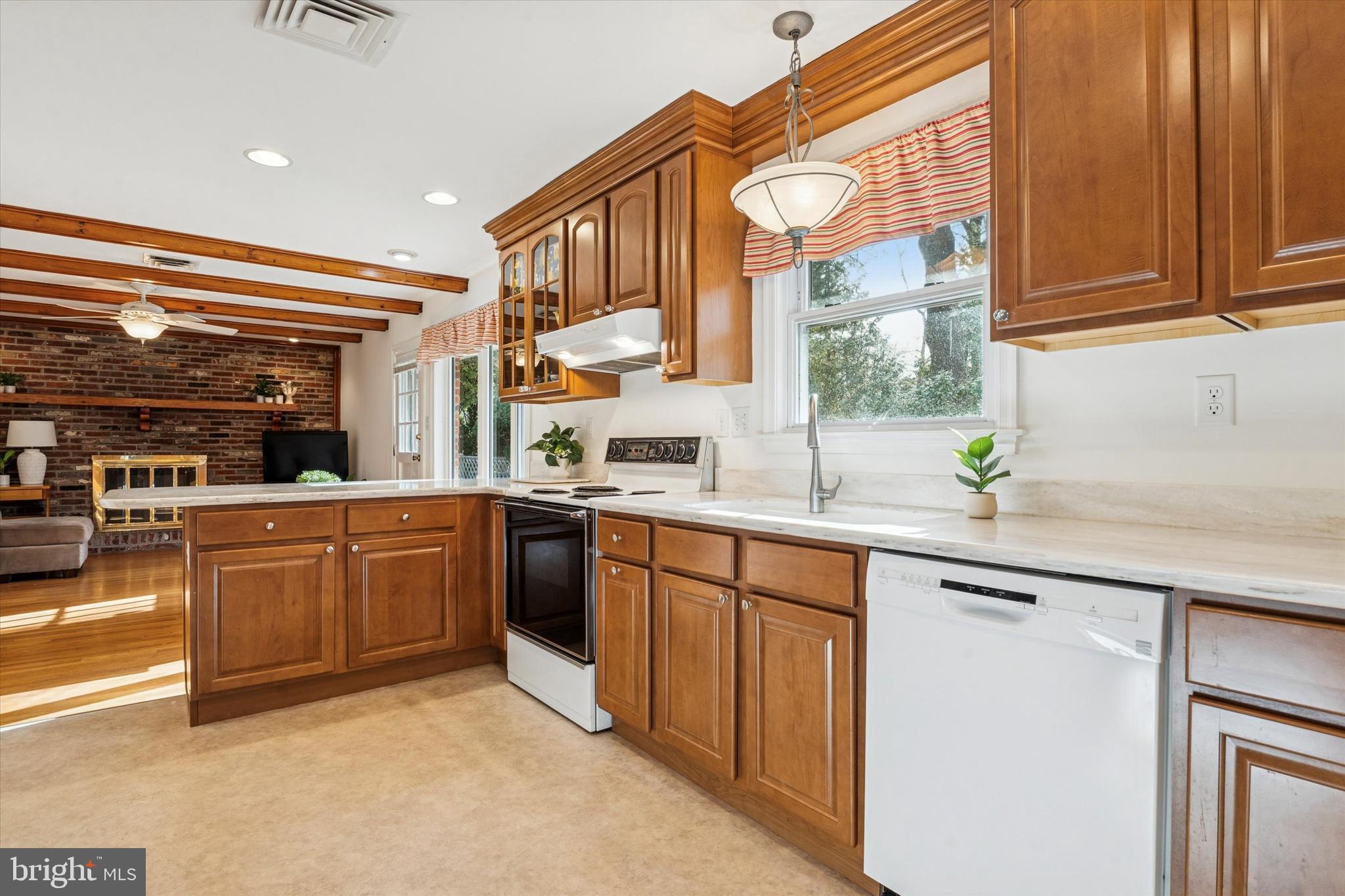 7 Dale Lane Wallingford, PA 19086 - Photo 7 of 46