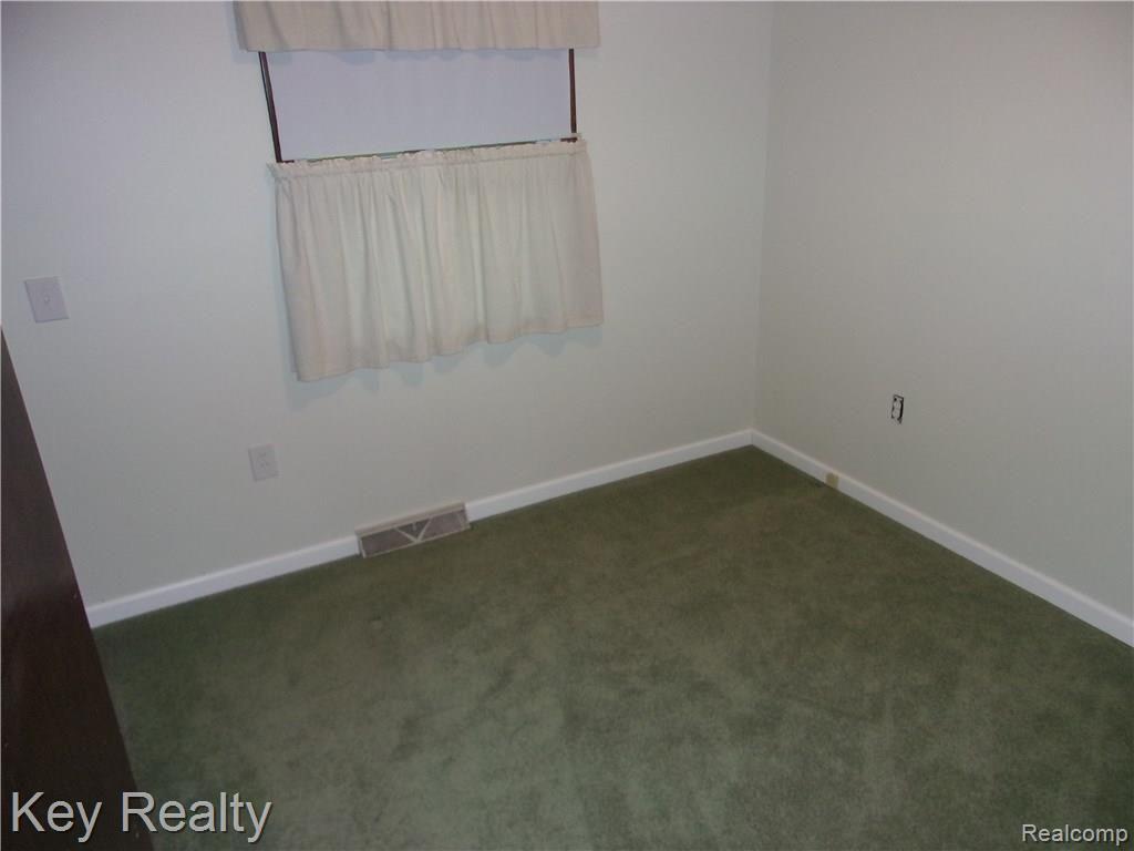 35455 Wick Road Romulus, MI 48174 - Photo 16 of 36 2013-04-05 07.07
