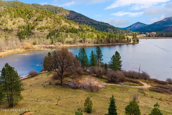 $268,000 | 23203 East Killarney Lake Road, Cataldo, ID 83810