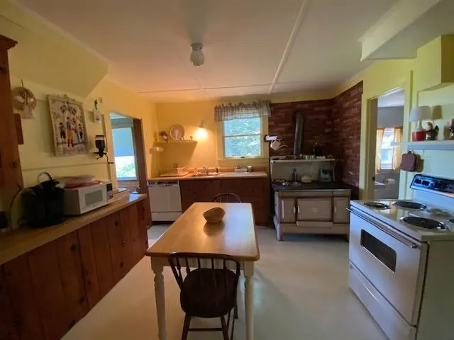 $895,000 | 21 Hospitality Way, Newbury, NH 03255