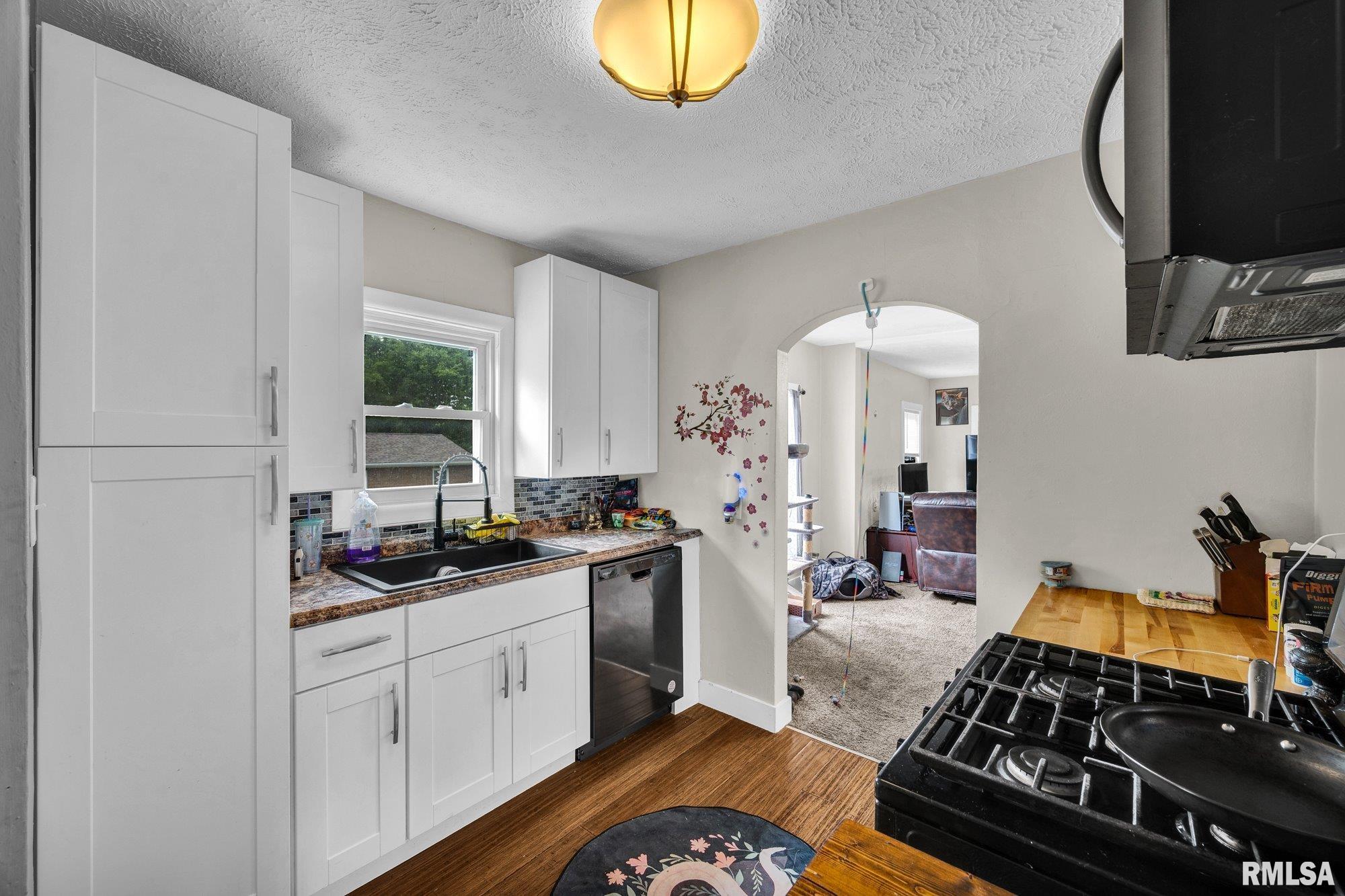 431 Doering Road East Peoria, IL 61611 - Photo 2 of 19