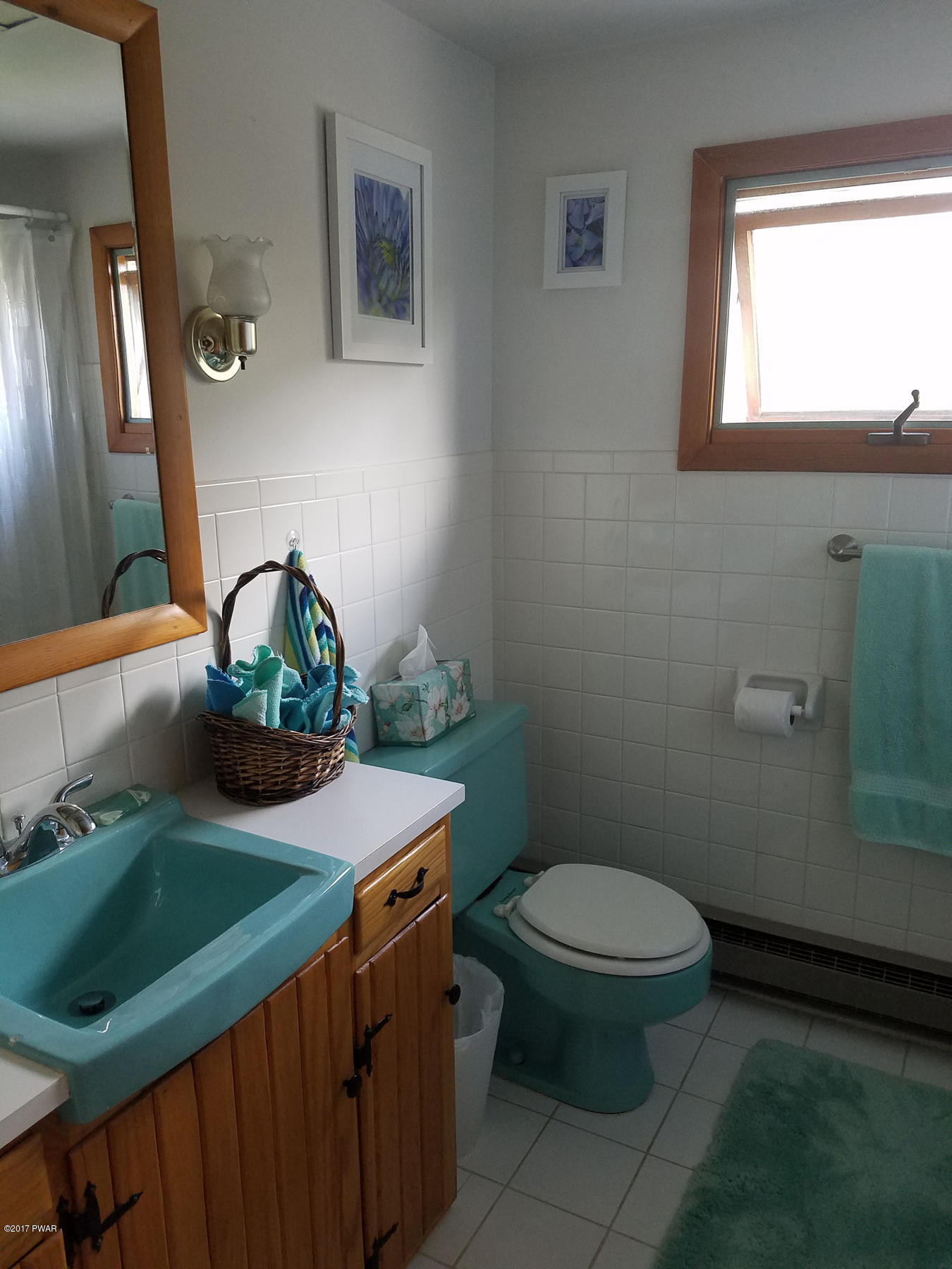 109 Roemerville Road Greentown, PA 18426 - Photo 18 of 29 2nd Bathroom