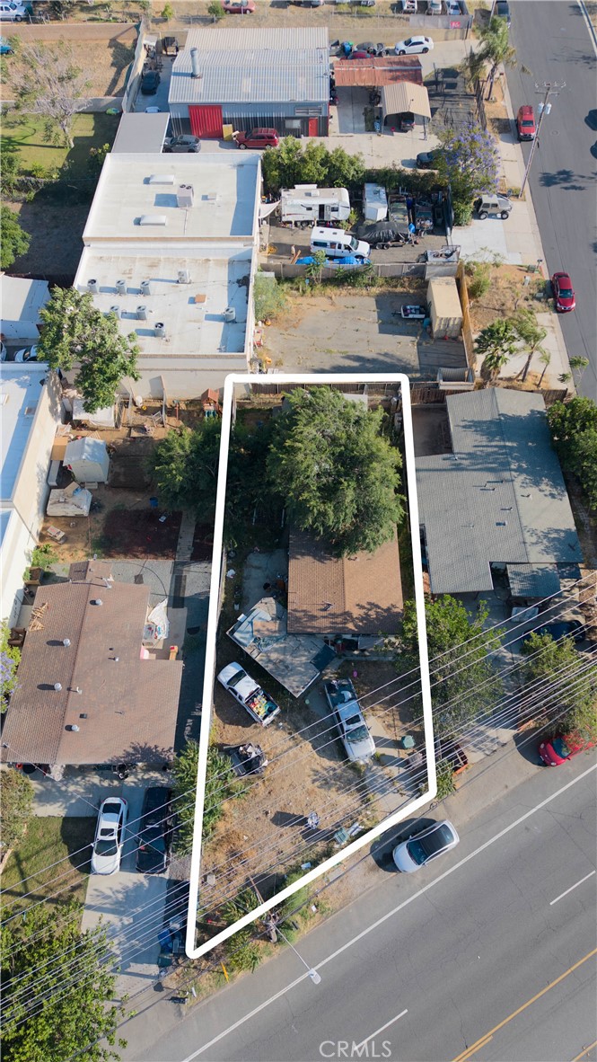 6174 Jurupa Avenue Riverside, CA 92504 - Photo 4 of 30 a view of a patio with a table and chairs