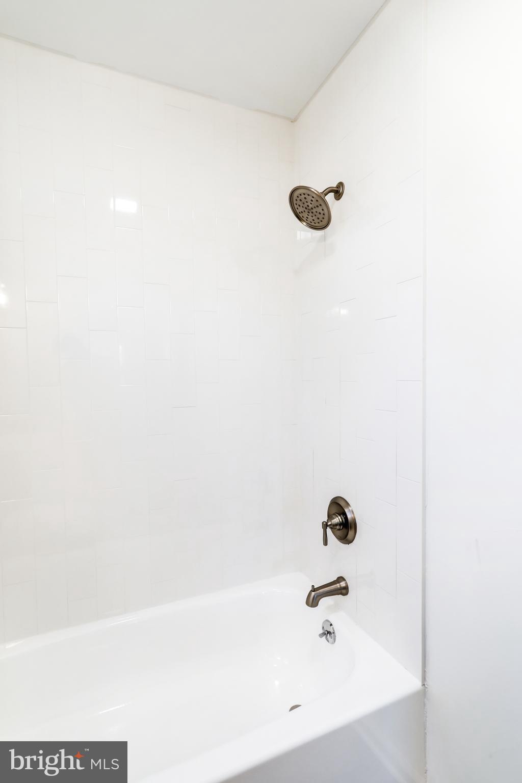 2818 Nolt Road Lancaster, PA 17601 - Photo 27 of 37 a bathroom with a bathtub