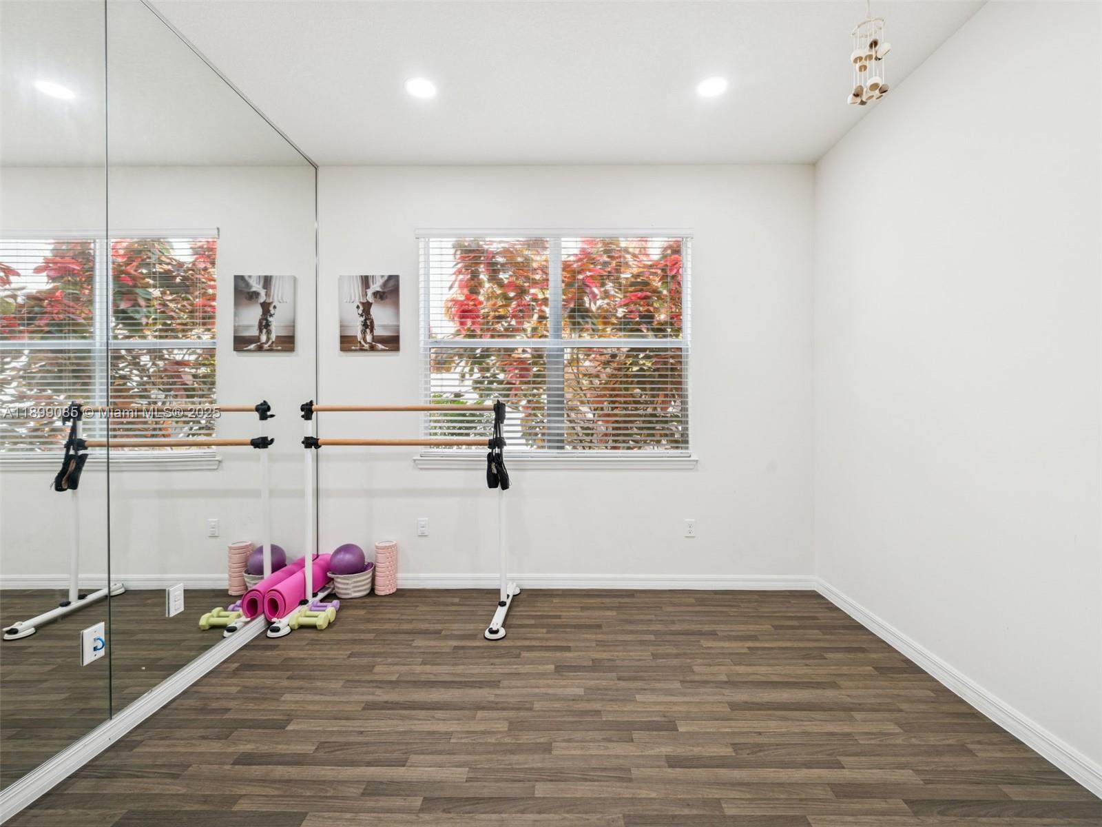 4325 Large Leaf Lane Hollywood, FL 33021 - Photo 21 of 72 a view of a room with gym equipment