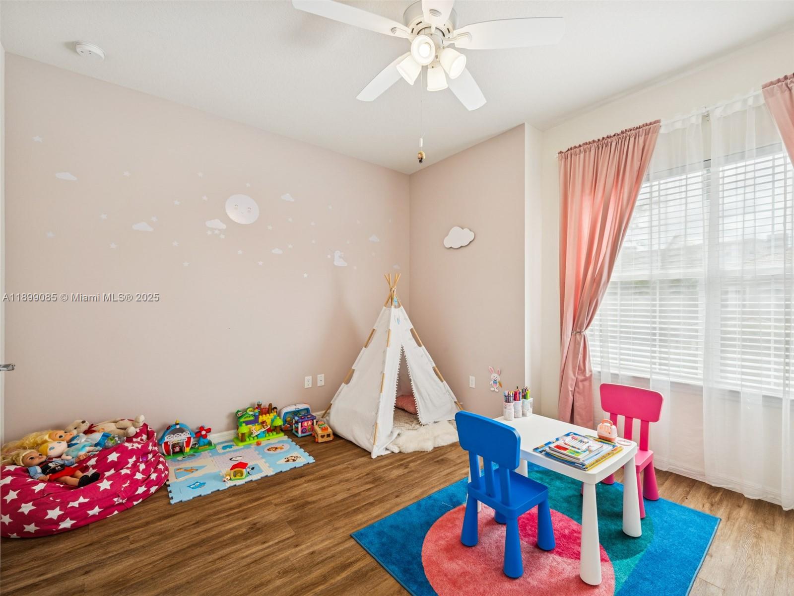 4325 Large Leaf Lane Hollywood, FL 33021 - Photo 39 of 72 a view of a dining room with furniture and wooden floor