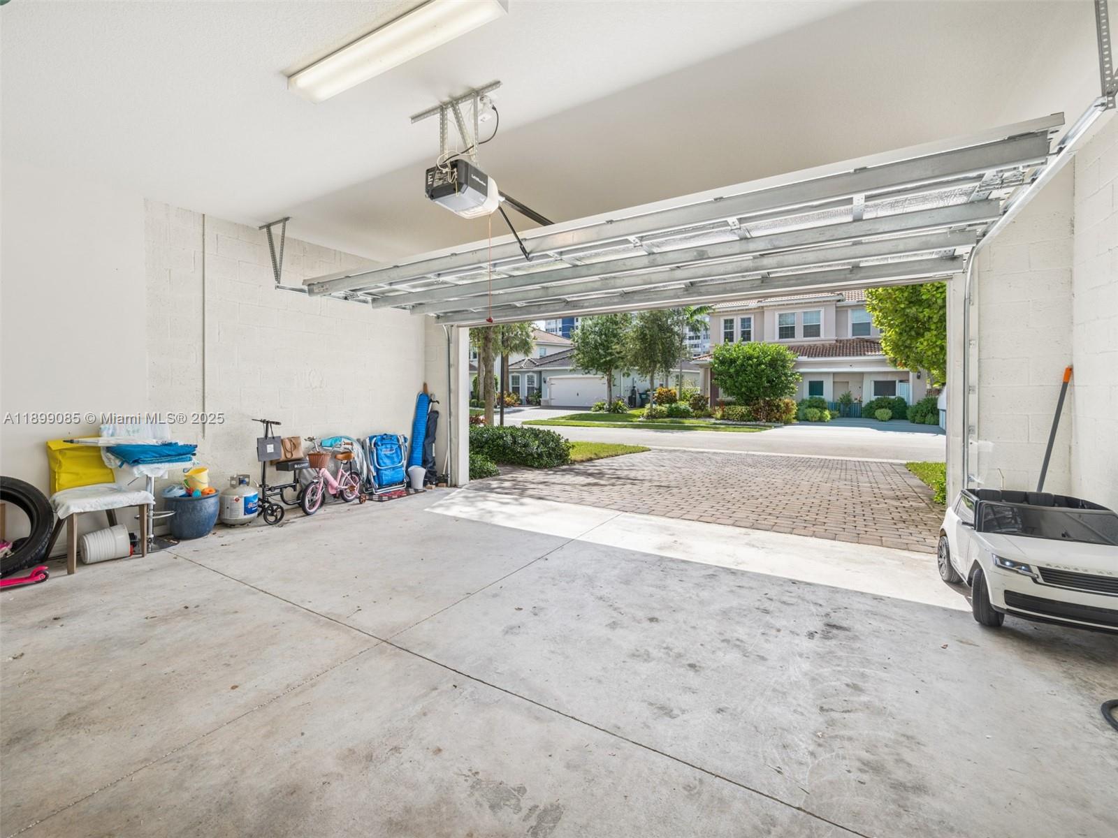 4325 Large Leaf Lane Hollywood, FL 33021 - Photo 49 of 72 a view of a room with gym equipment