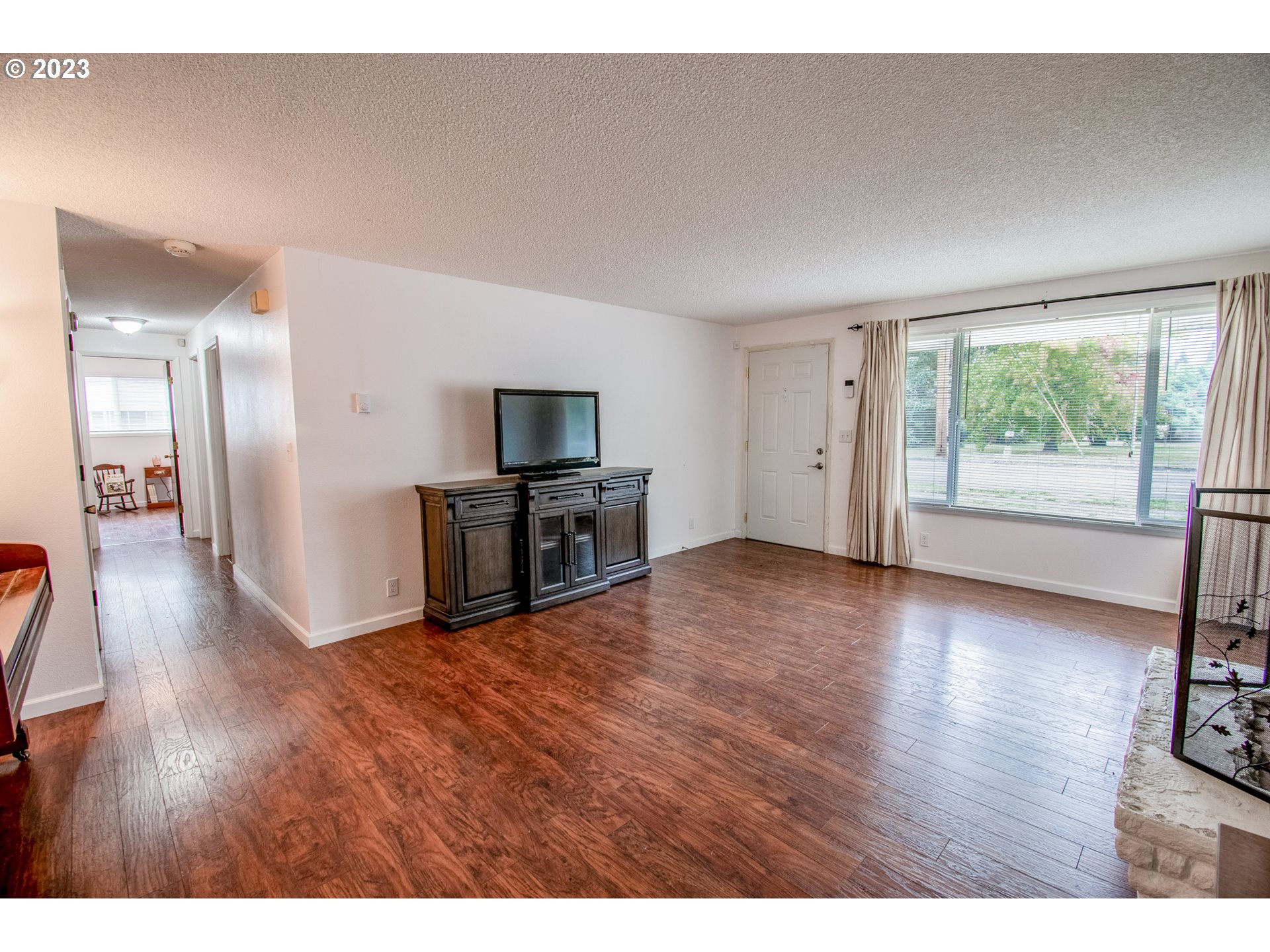 1580 Goodpasture Island Road Eugene, OR 97401 - Photo 6 of 46 Living Room