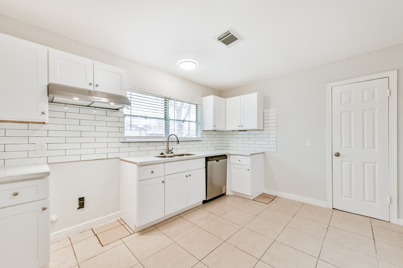 5855 Beldart Street Houston, TX 77033 - Photo 8 of 25