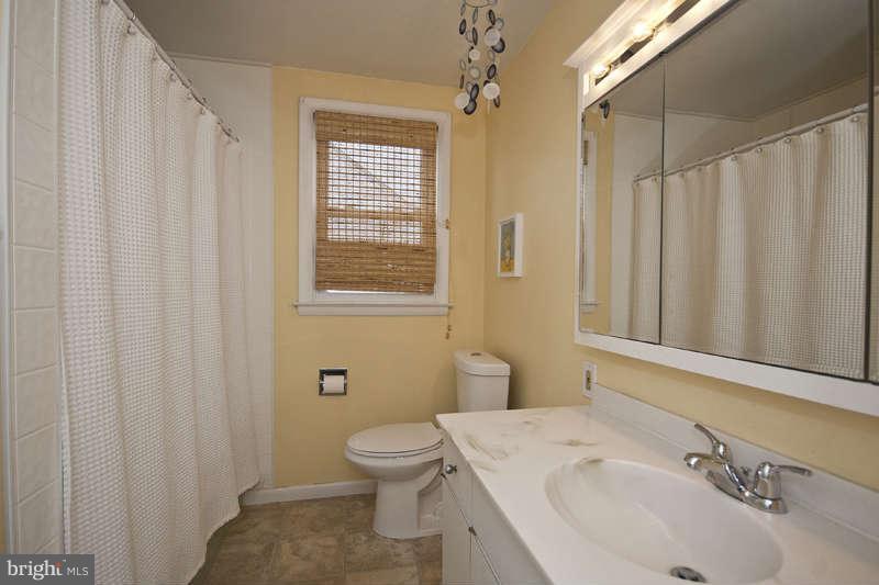 4233 Thorncliff Road Baltimore, MD 21236 - Photo 11 of 17 Main Floor Bath