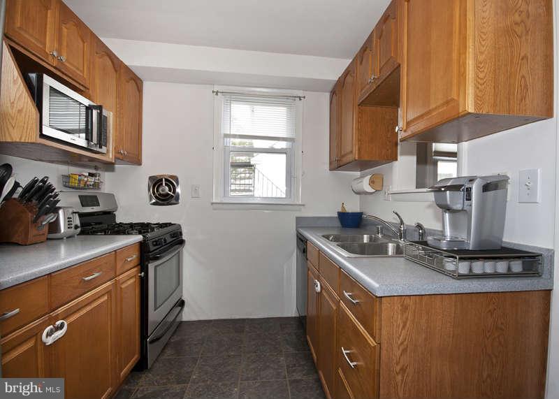 Kitchen w/ Stainless Appliances