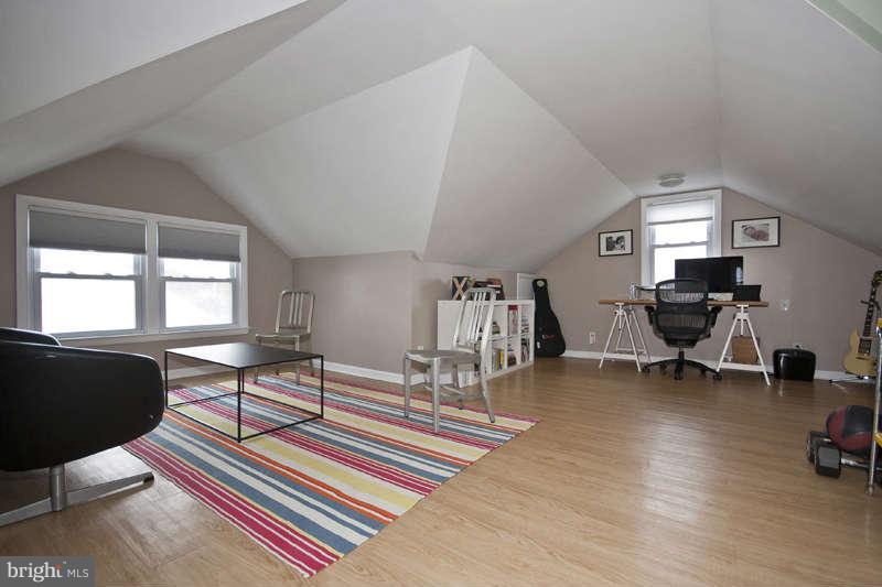 Master Suite w/ Full Bath