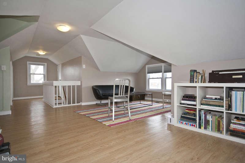 Master Suite w/ Sitting Room
