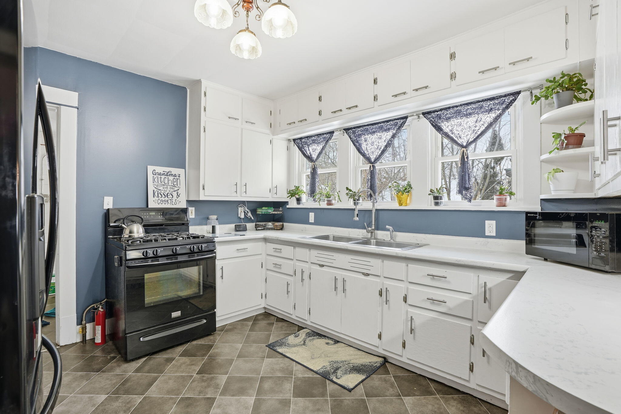 703 Niles Street La Porte, IN 46350 - Photo 6 of 29 2048x1365