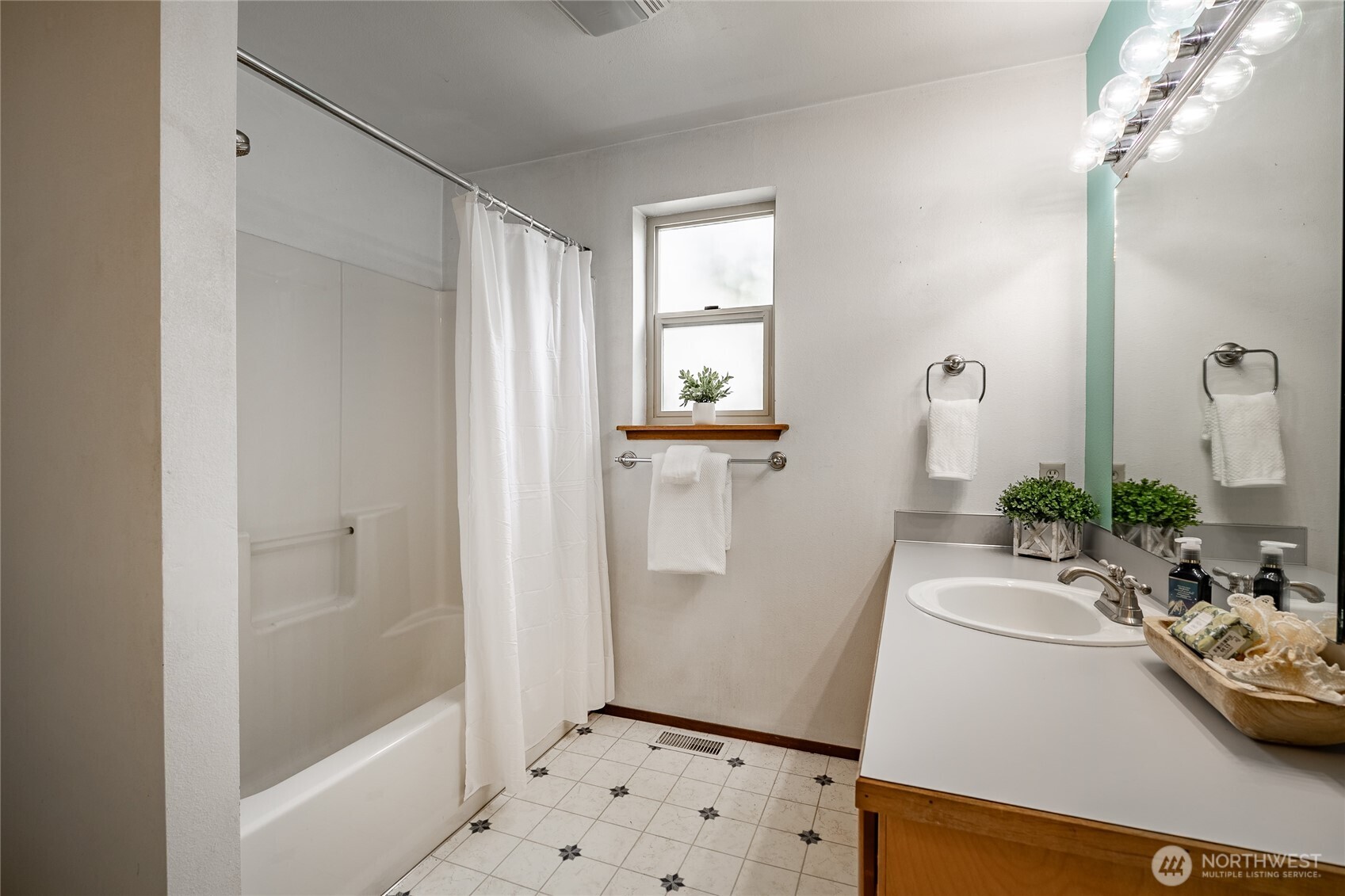 2136 Hawthorne Street Ferndale, WA 98248 - Photo 19 of 26 a view of bathroom with tub and shower