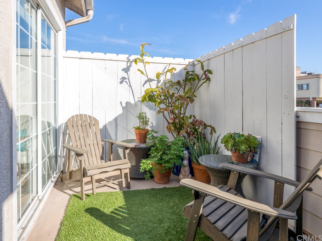 408 Richmond Street, Unit 10 El Segundo, CA 90245 - Photo 19 of 24 a view of a chair and table in backyard of the house