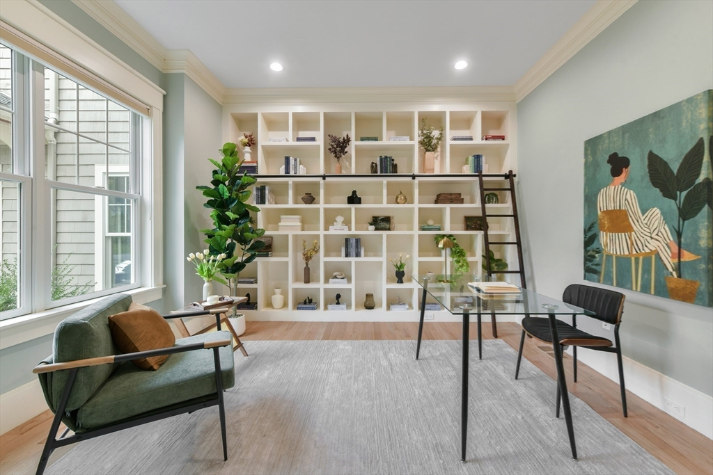 6 Norwich Road Wellesley, MA 02481 - Photo 4 of 34 a living room with furniture and a potted plant