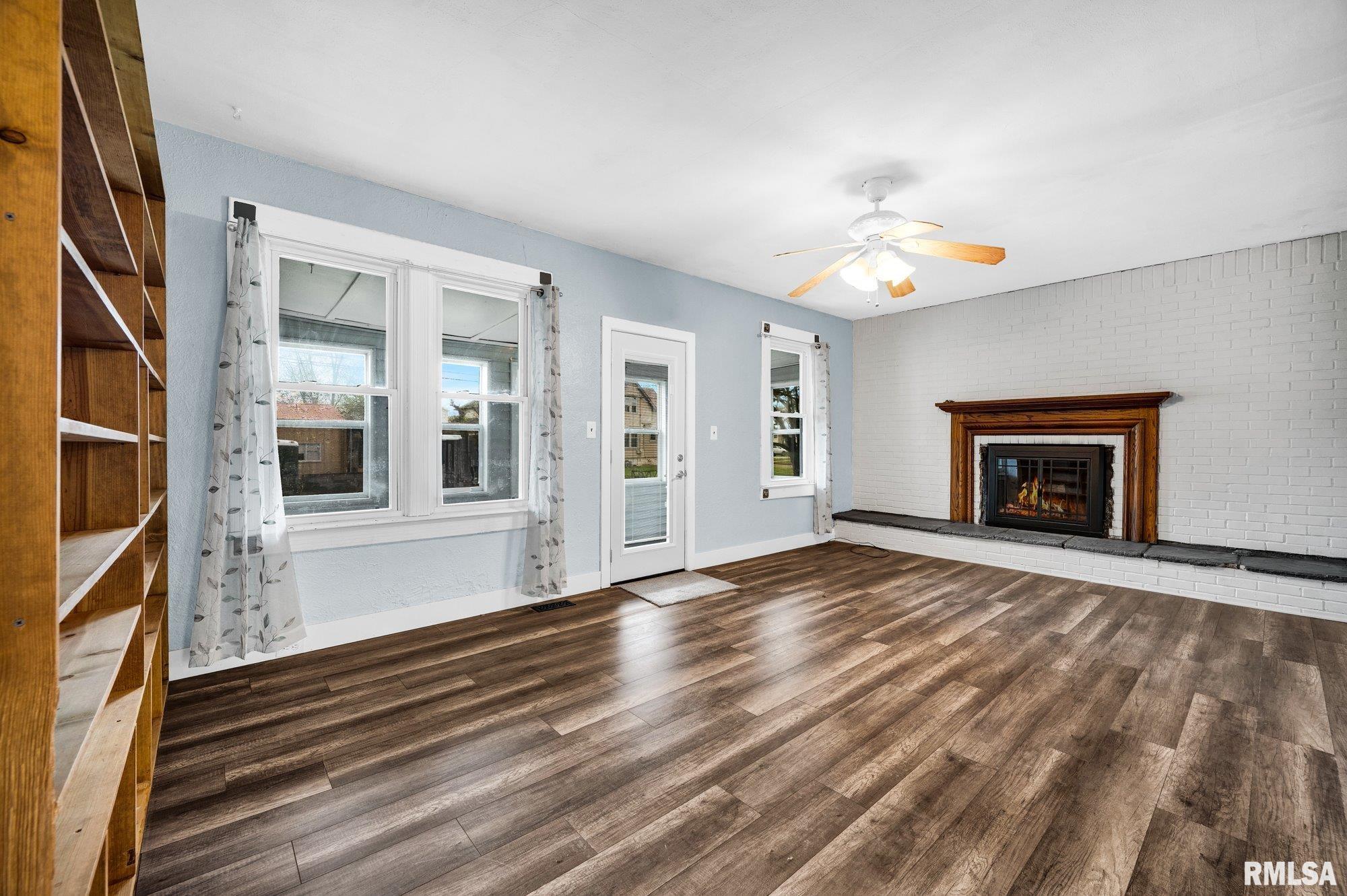 207 North Adams Street Washburn, IL 61570 - Photo 2 of 47