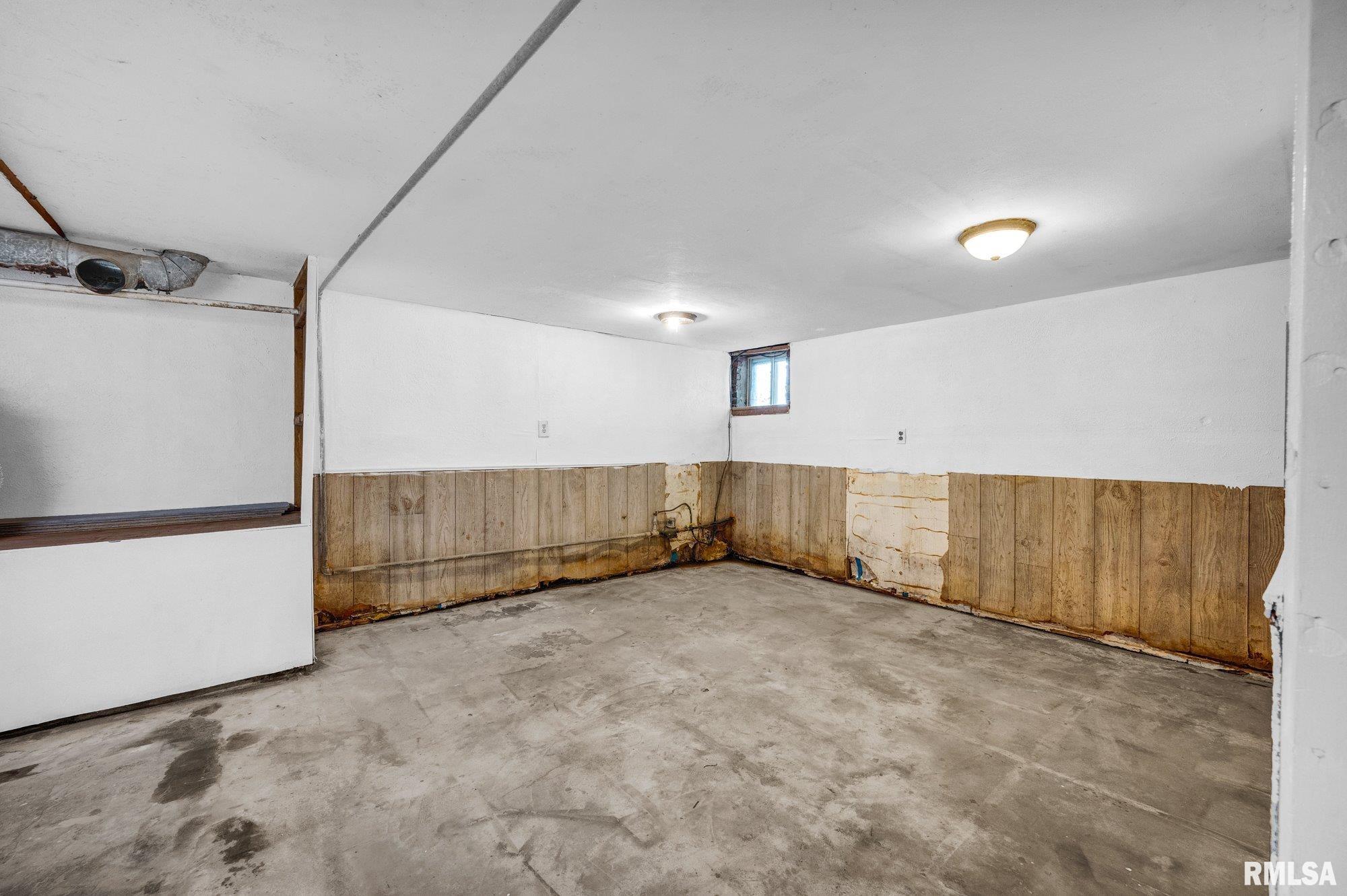 207 North Adams Street Washburn, IL 61570 - Photo 23 of 47