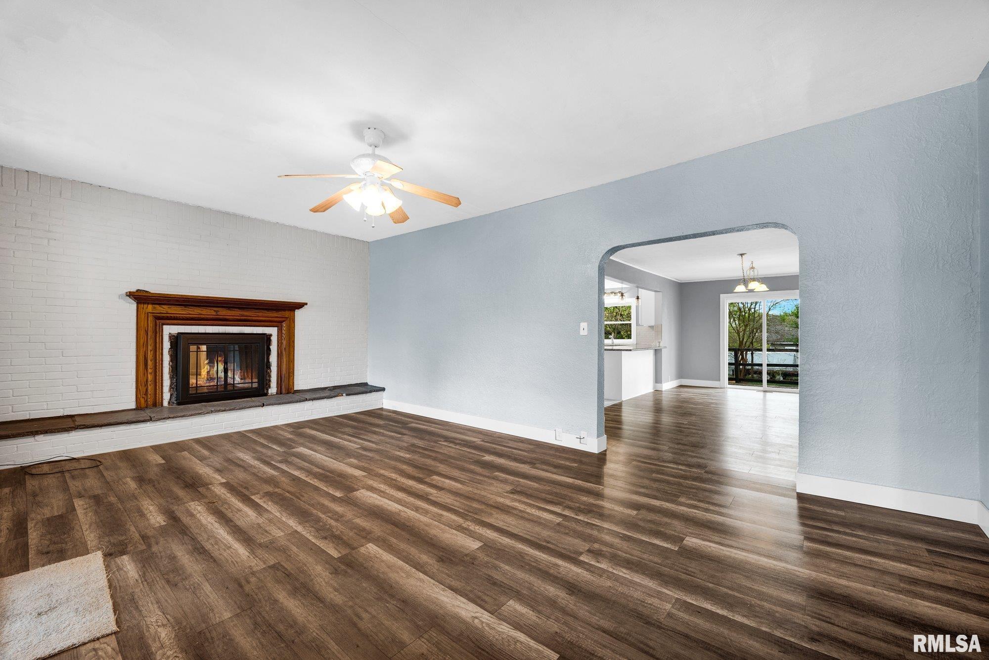 207 North Adams Street Washburn, IL 61570 - Photo 3 of 47