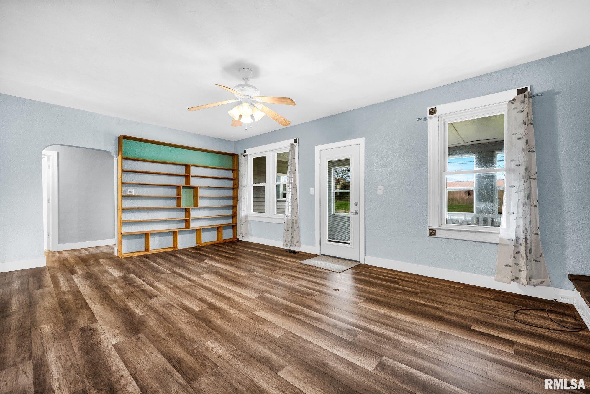 207 North Adams Street Washburn, IL 61570 - Photo 4 of 47